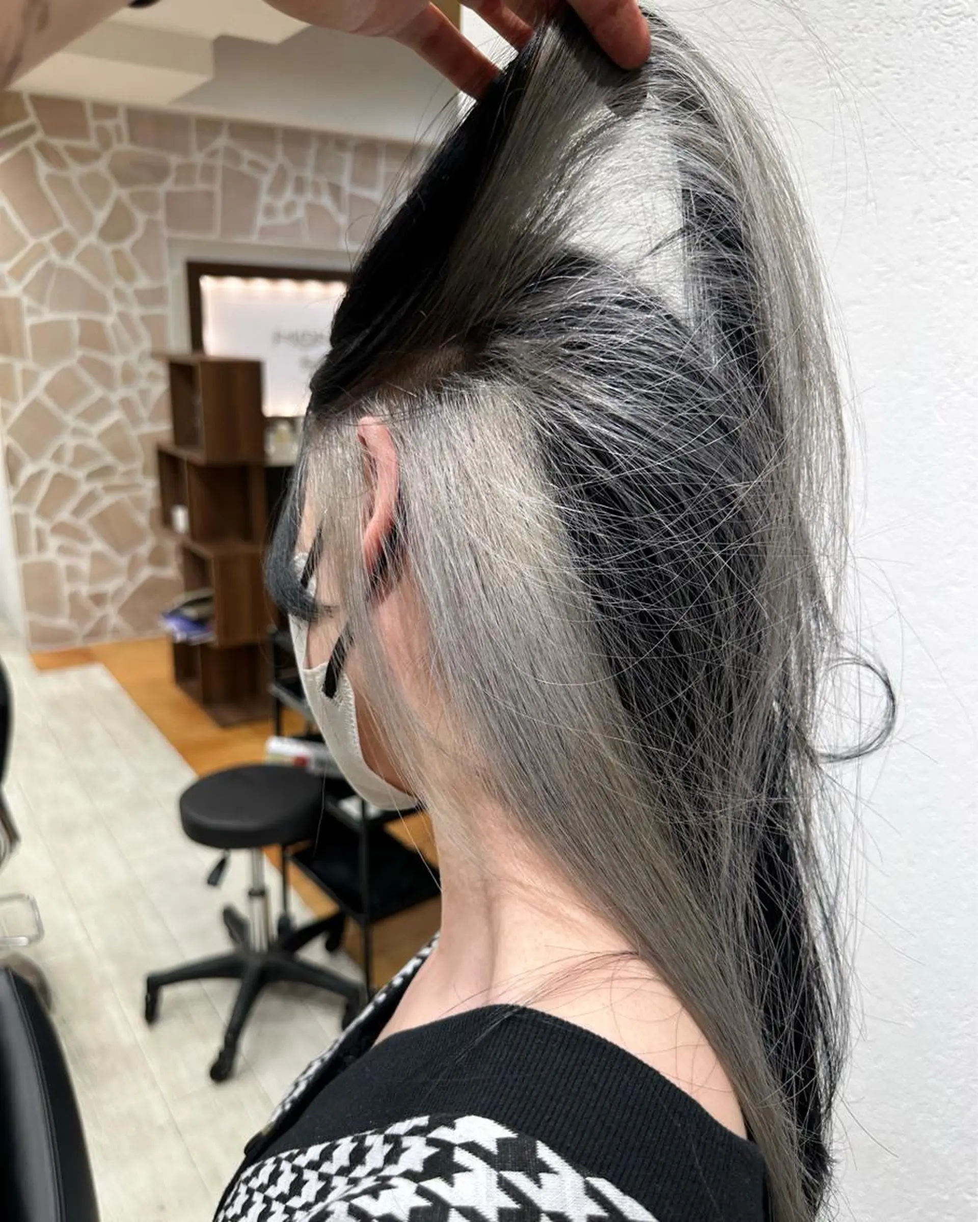 ロング カラー ブリーチ インナーカラー シルバー MONIQA所属・🐲RYUKI メンズブリーチのヘアスタイル