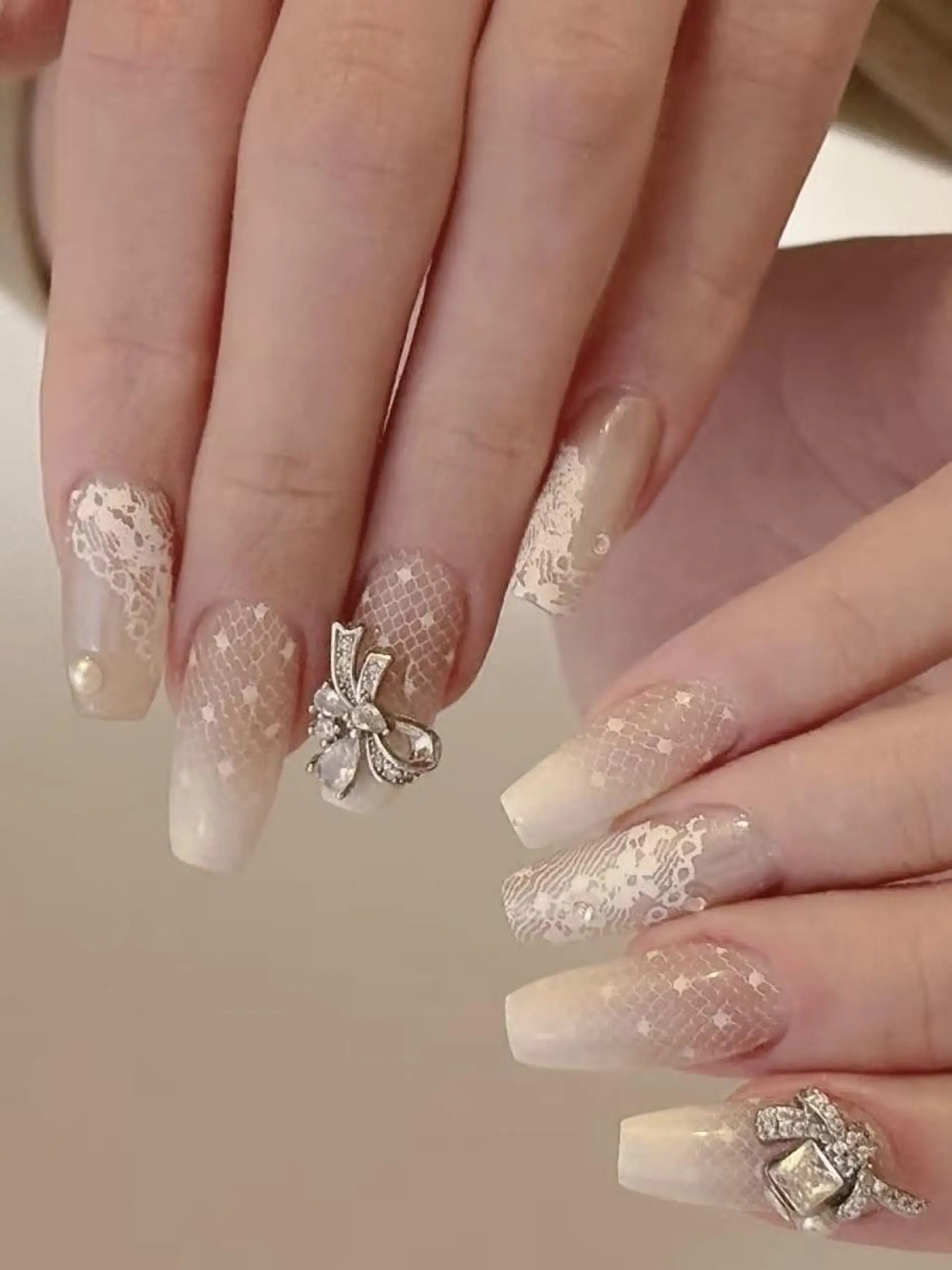 ネイル オーロラネイル チークネイル 長さ出し フットネイル フレンチネイル Pretty nailのネイルデザイン