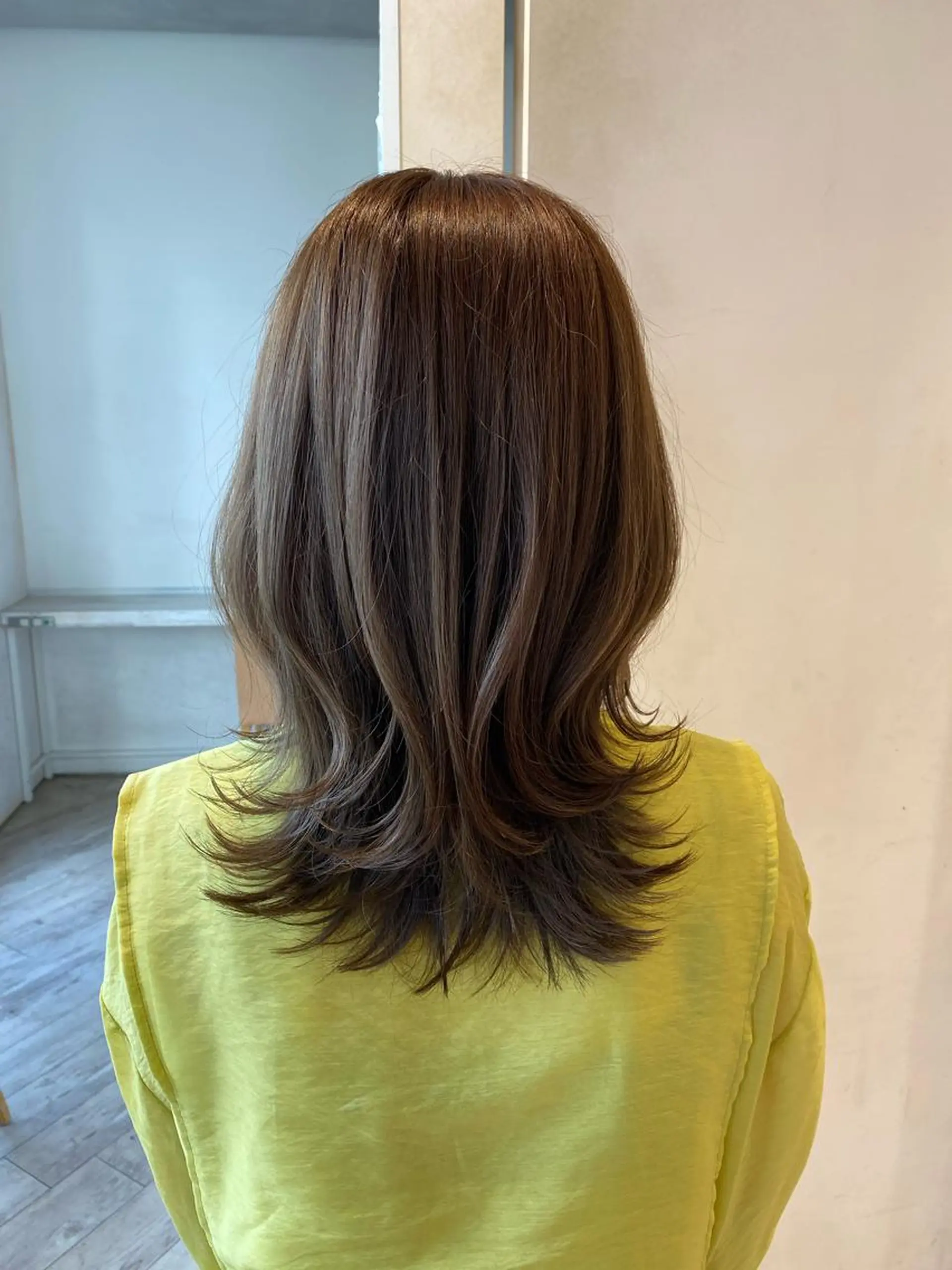 ミディアム カラー カット ヘアカラー トリートメント On所属・顔まわりカット🌟 くびれヘア/寺門遥輝のヘアスタイル