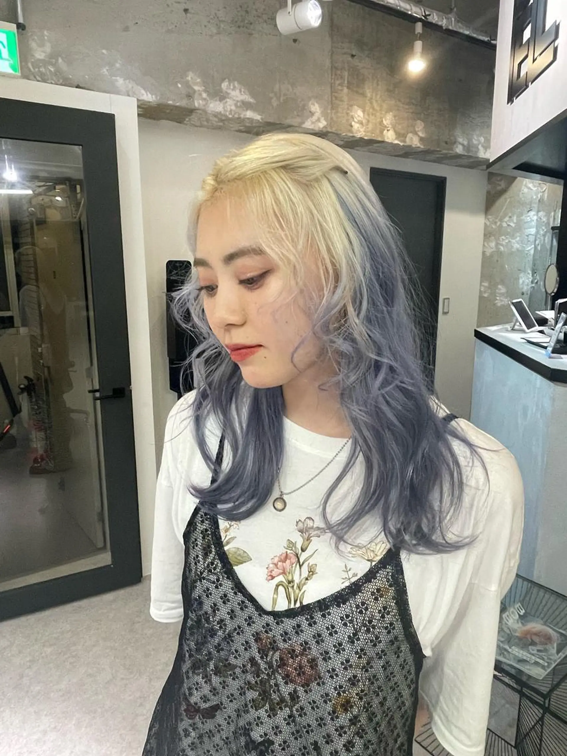 ミディアム 韓国ハイトーン🦋 hikariのヘアスタイル