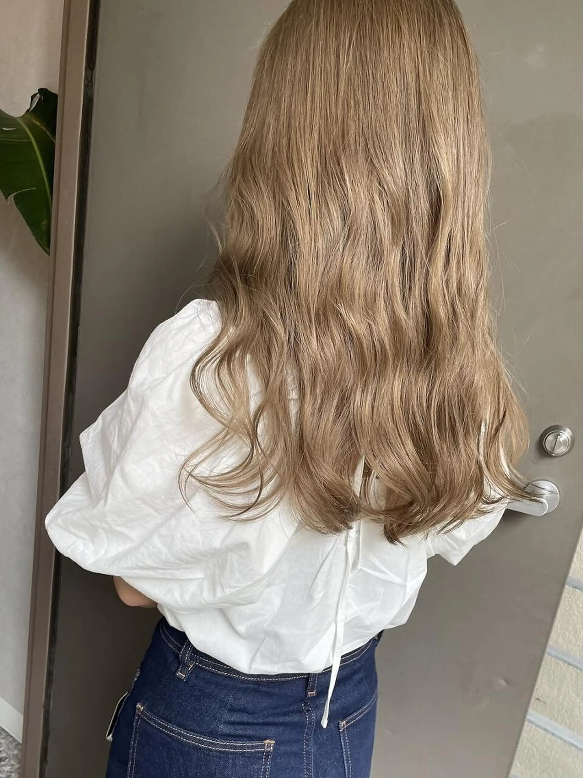 ロング カラー ベージュカラー ブリーチ ブリーチなしカラー オリーブベージュ 髪質改善 TIGRE tenjinのヘアスタイル