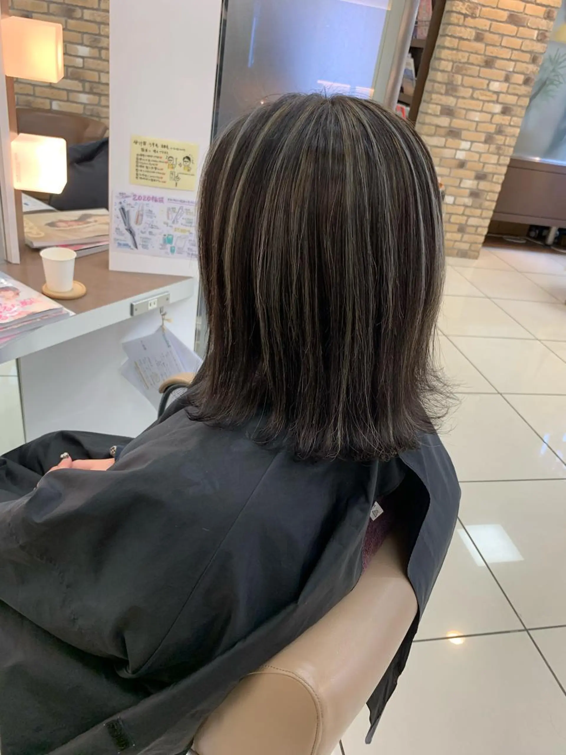 ミディアム カラー 羽エクステ🩷 🤍まき🤍のヘアスタイル
