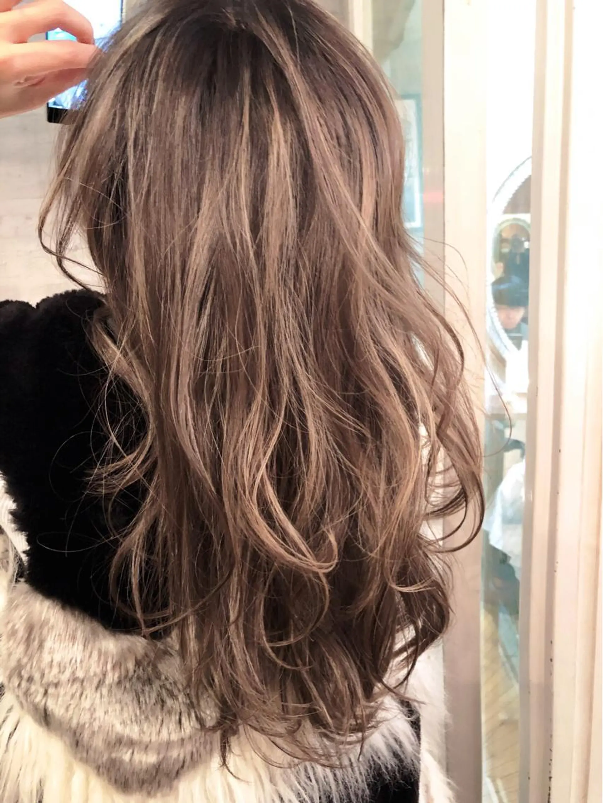 セミロング ハイライト コールネックスザサロン所属・白髪ぼかし×デザイン 🕊️🫧ホウジョウのヘアスタイル