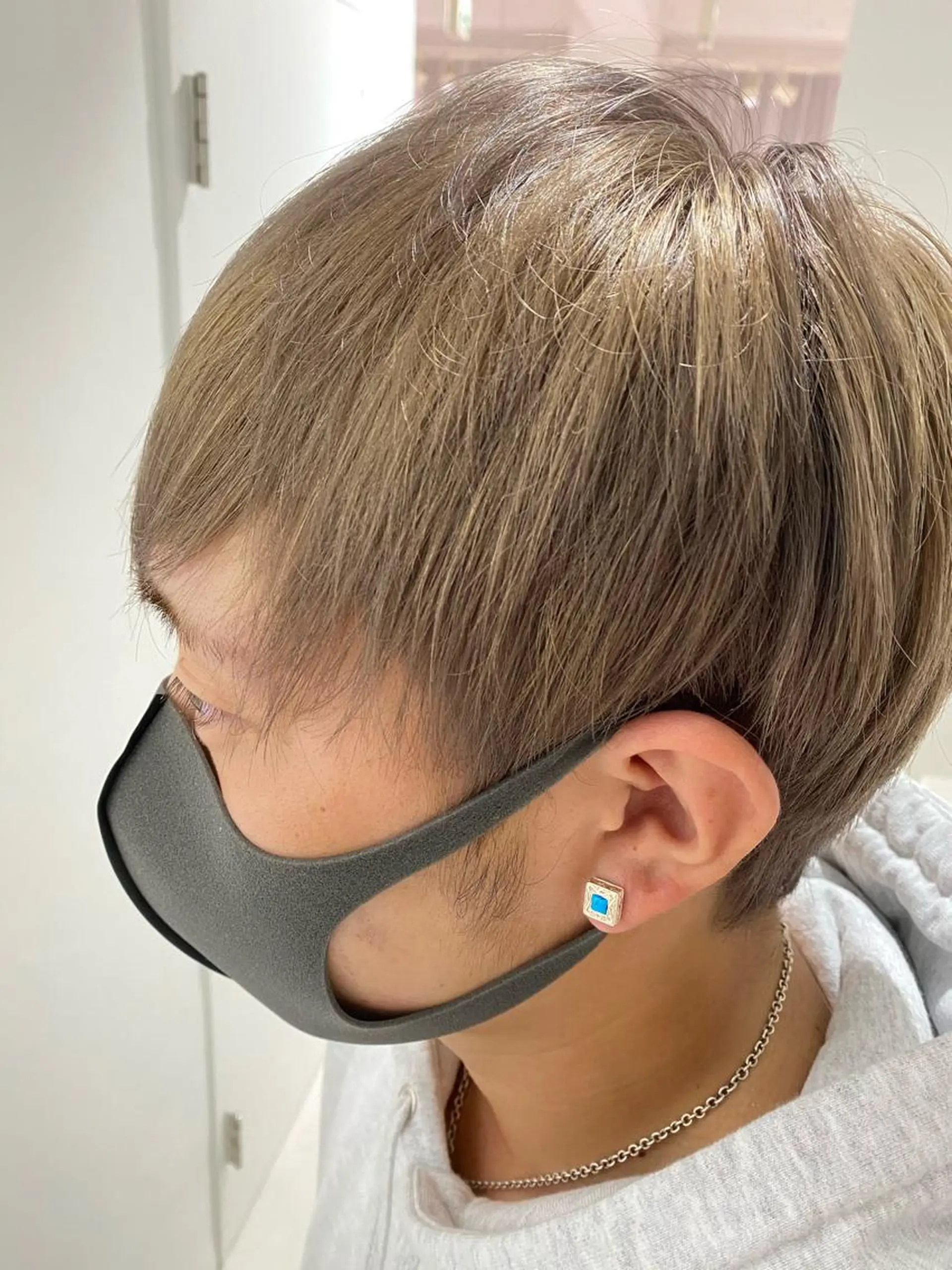 ショート カラー メンズ メンズブリーチ ベージュカラー ブリーチ ミルクティーベージュ VANCY所属・uchida daikiのヘアスタイル