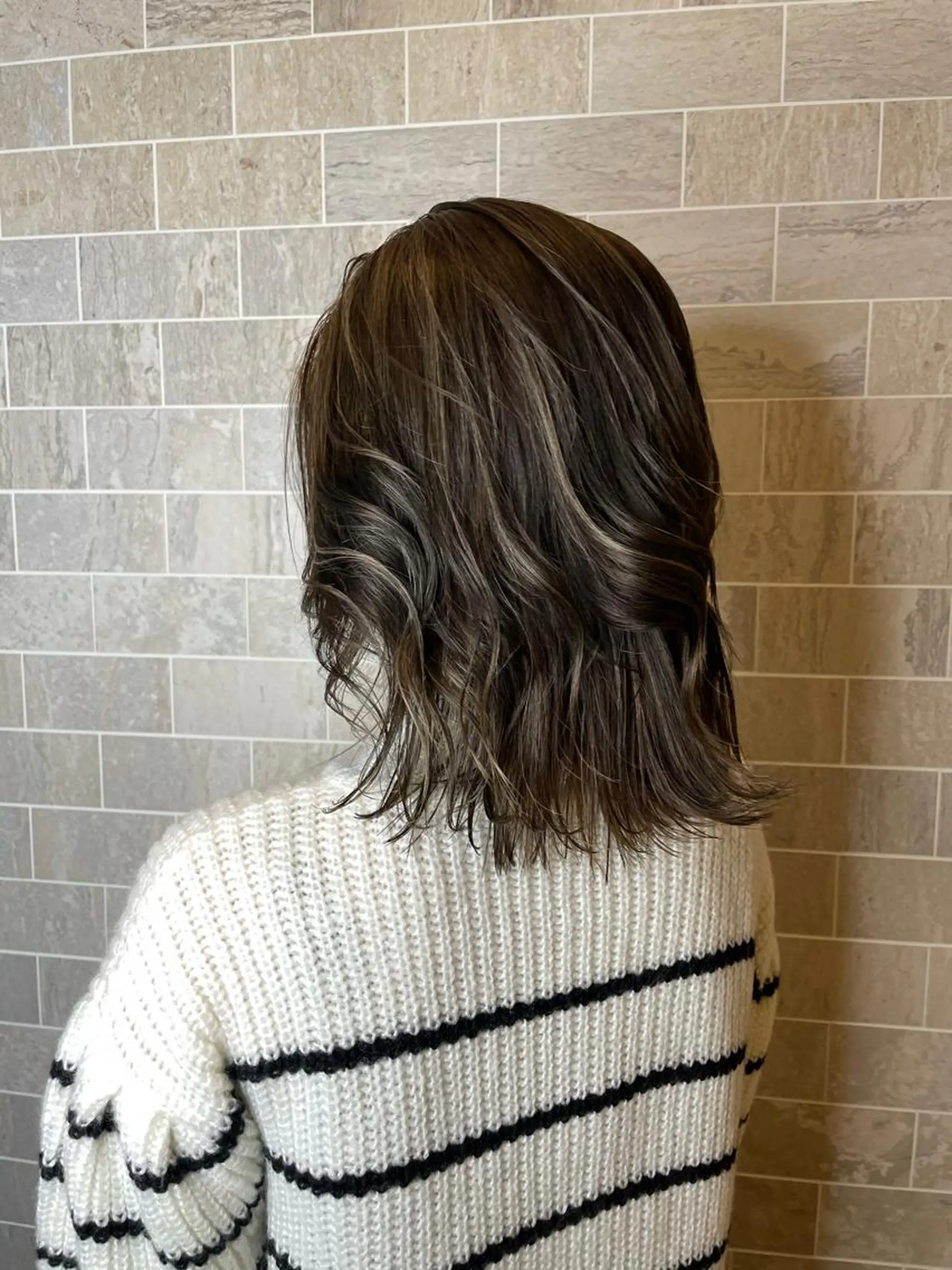 ミディアム ブリーチ毛矯正.髪質 改善.髪にドラマをのヘアスタイル