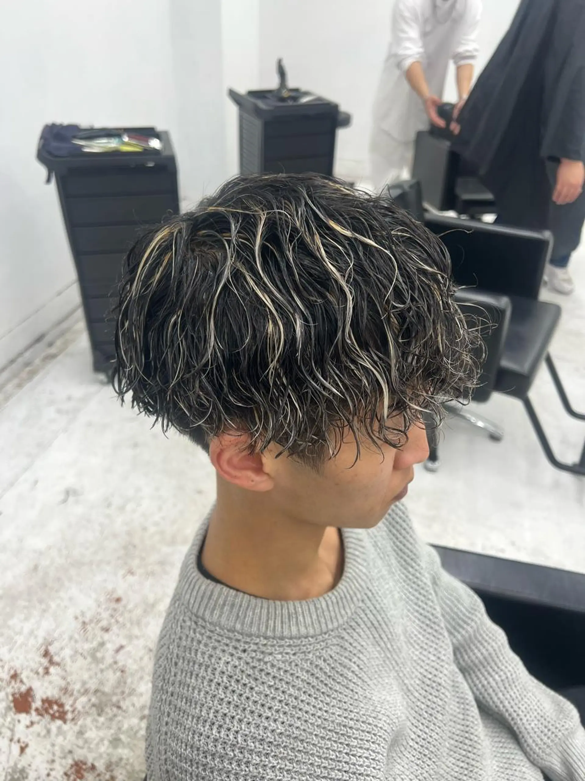 カラー パーマ メンズ メンズブリーチ メンズハイライト ブリーチ ハイライトカラー カット ヘアカラー パーマ 柏メンズカットパーマ NO.1タイチのヘアスタイル
