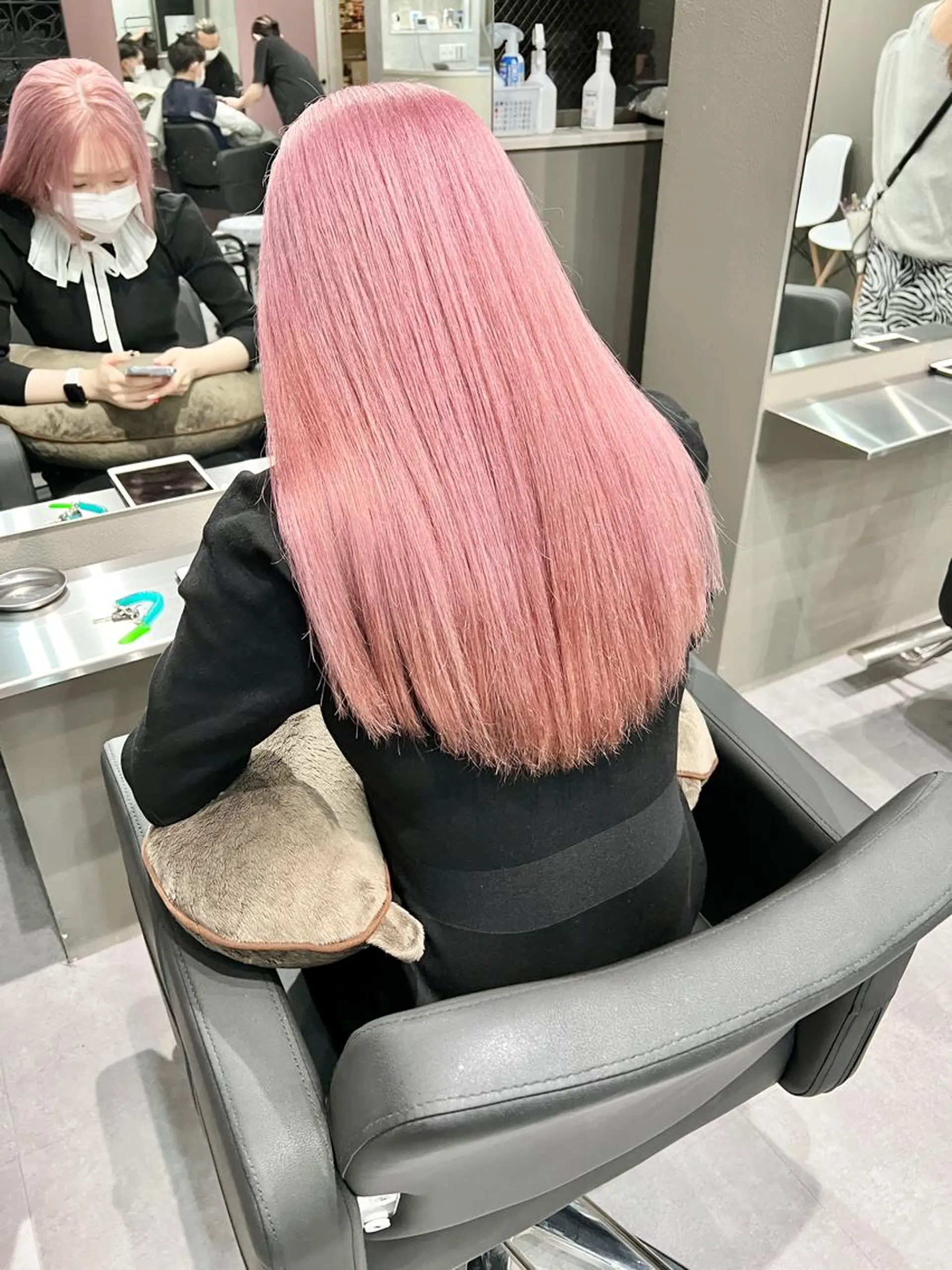 ロング カラー ブロンド ピンクカラー Via officialのヘアスタイル