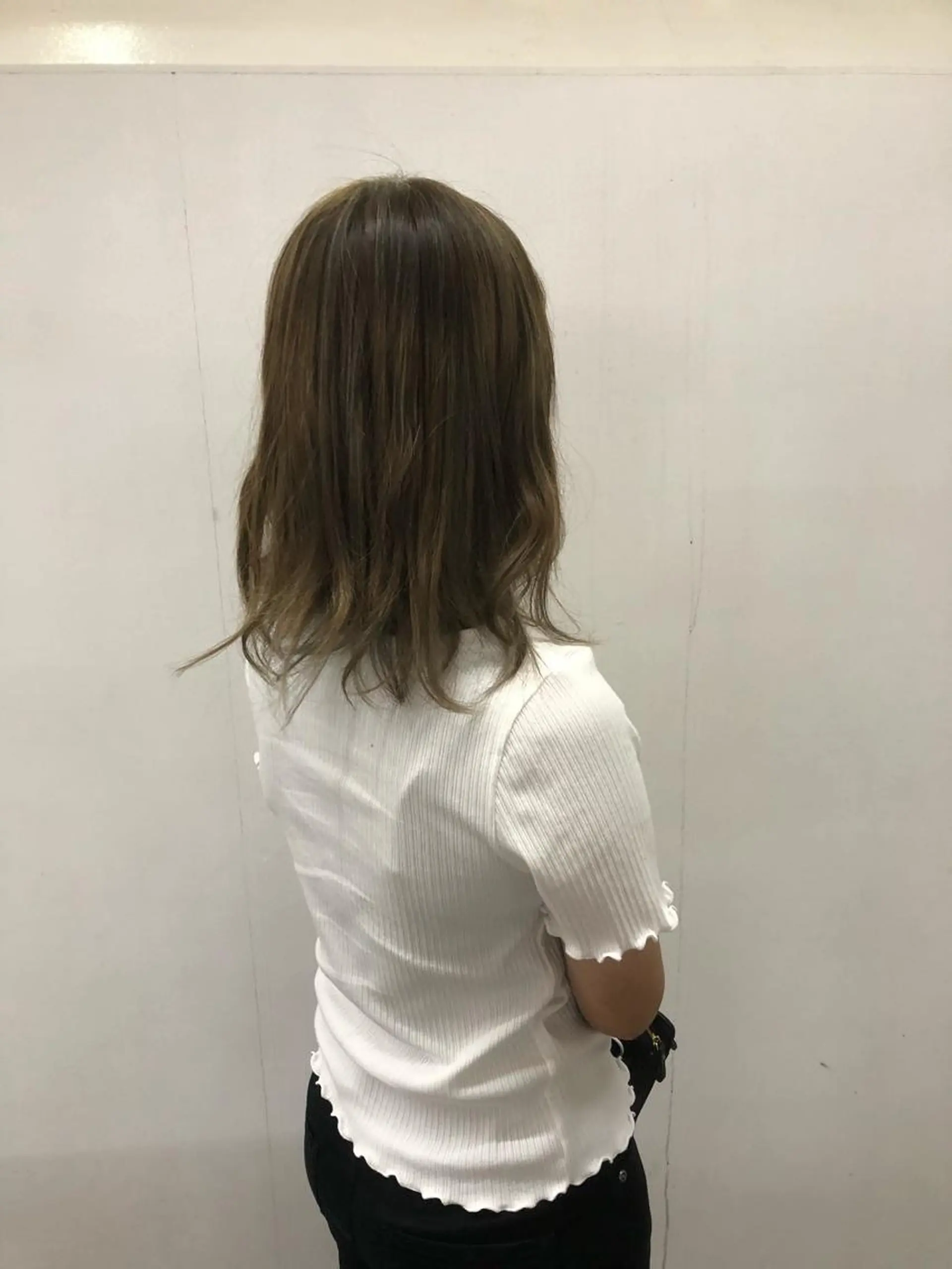 ショート カラー アッシュ バレイヤージュ ベージュカラー グラデーションカラー ハイライトカラー シェアサロン　シエナ所属・東條 克義のヘアスタイル