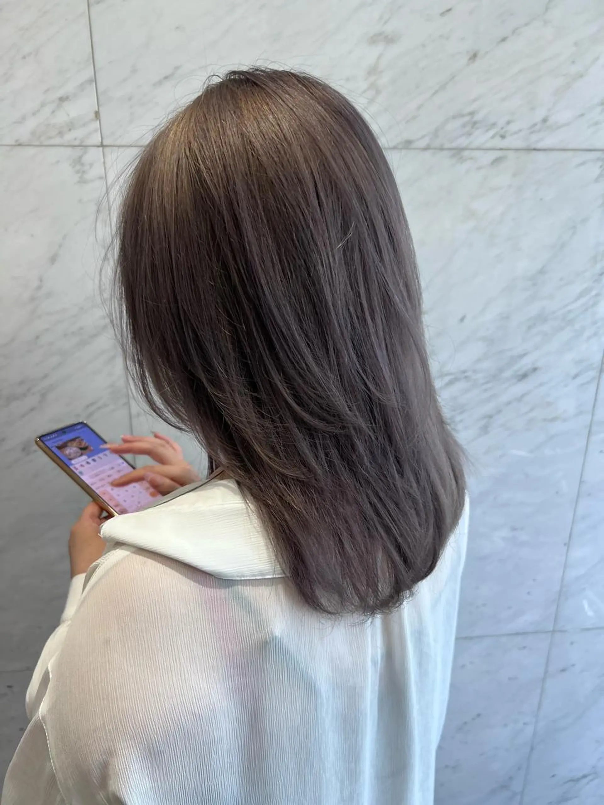 セミロング カラー アッシュ アッシュグレー ブリーチ カット ヘアカラー トリートメント Bei Licoldo.Atole  ベイリコルド アトリ所属・ブリーチ、縮毛 髪質改善　宮城一真のヘアスタイル