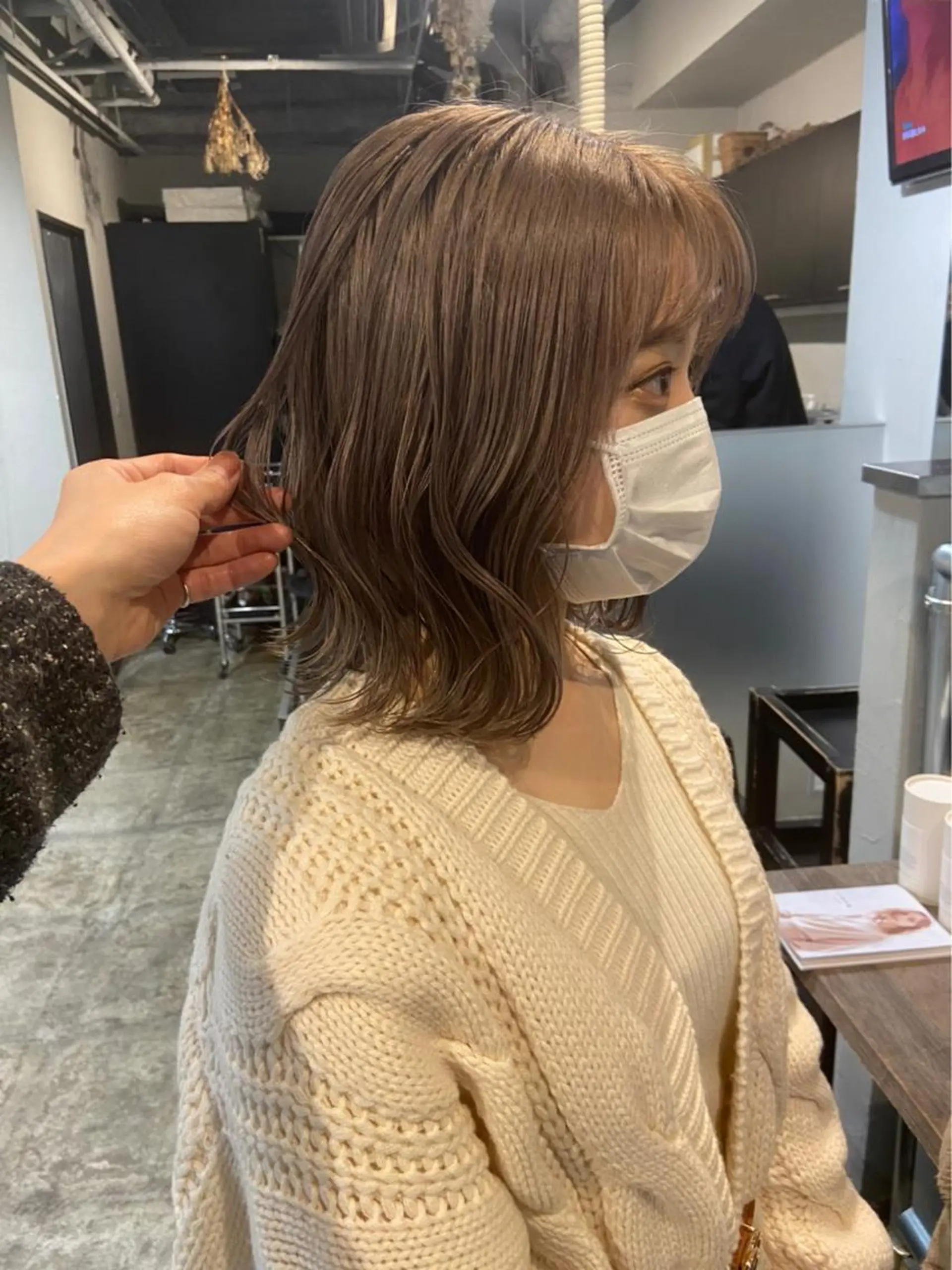 ミディアム カラー ベージュカラー グレージュ ミルクティーベージュ ハイトーン/レイヤー /ウルフ⭐️永田⭐️のヘアスタイル