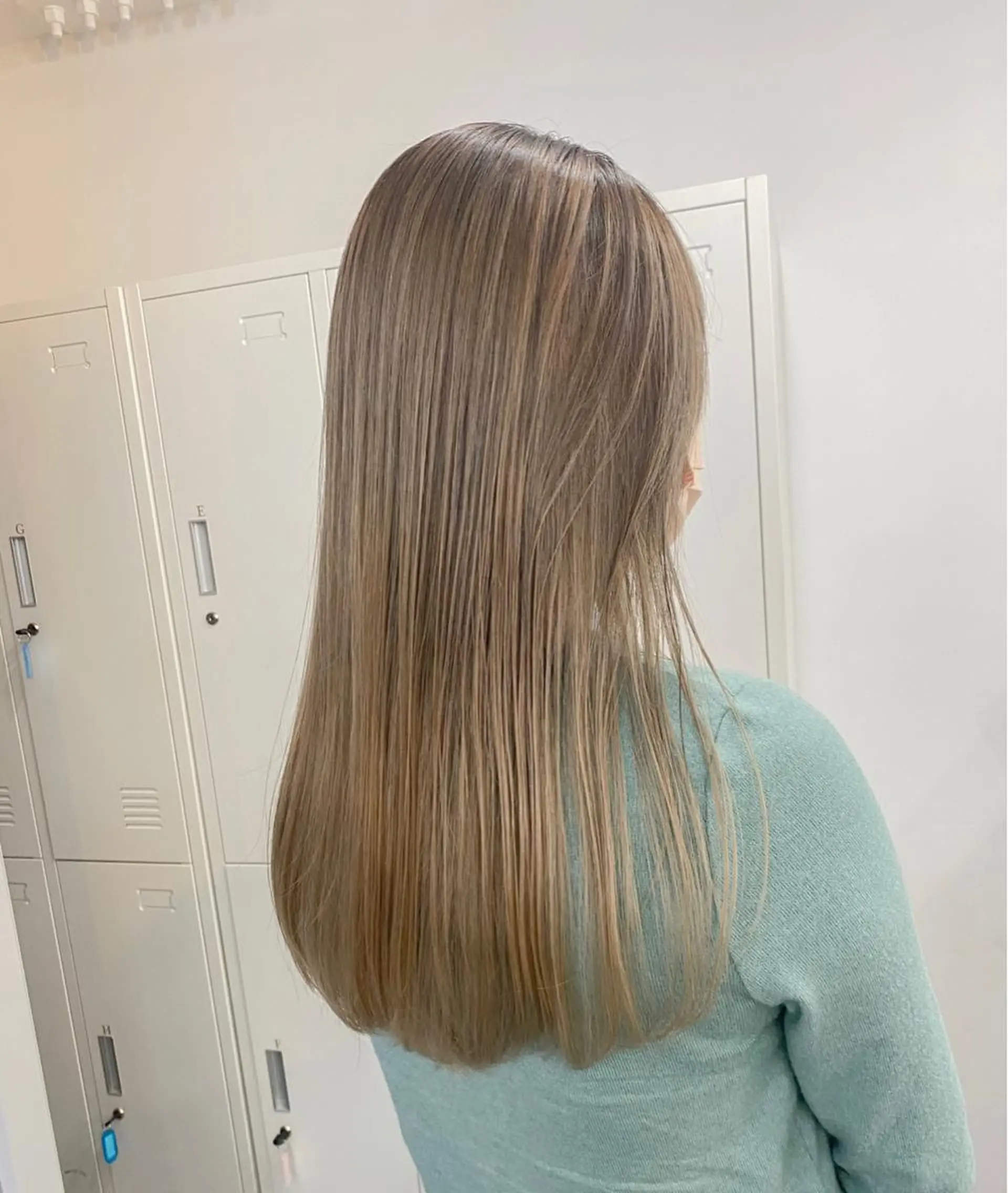 セミロング カラー バレイヤージュ ベージュカラー グレージュ 外国人風カラー レイヤーカット カット ヘアカラー トリートメント 海外デザイン🇺🇸 石渡諒太のヘアスタイル