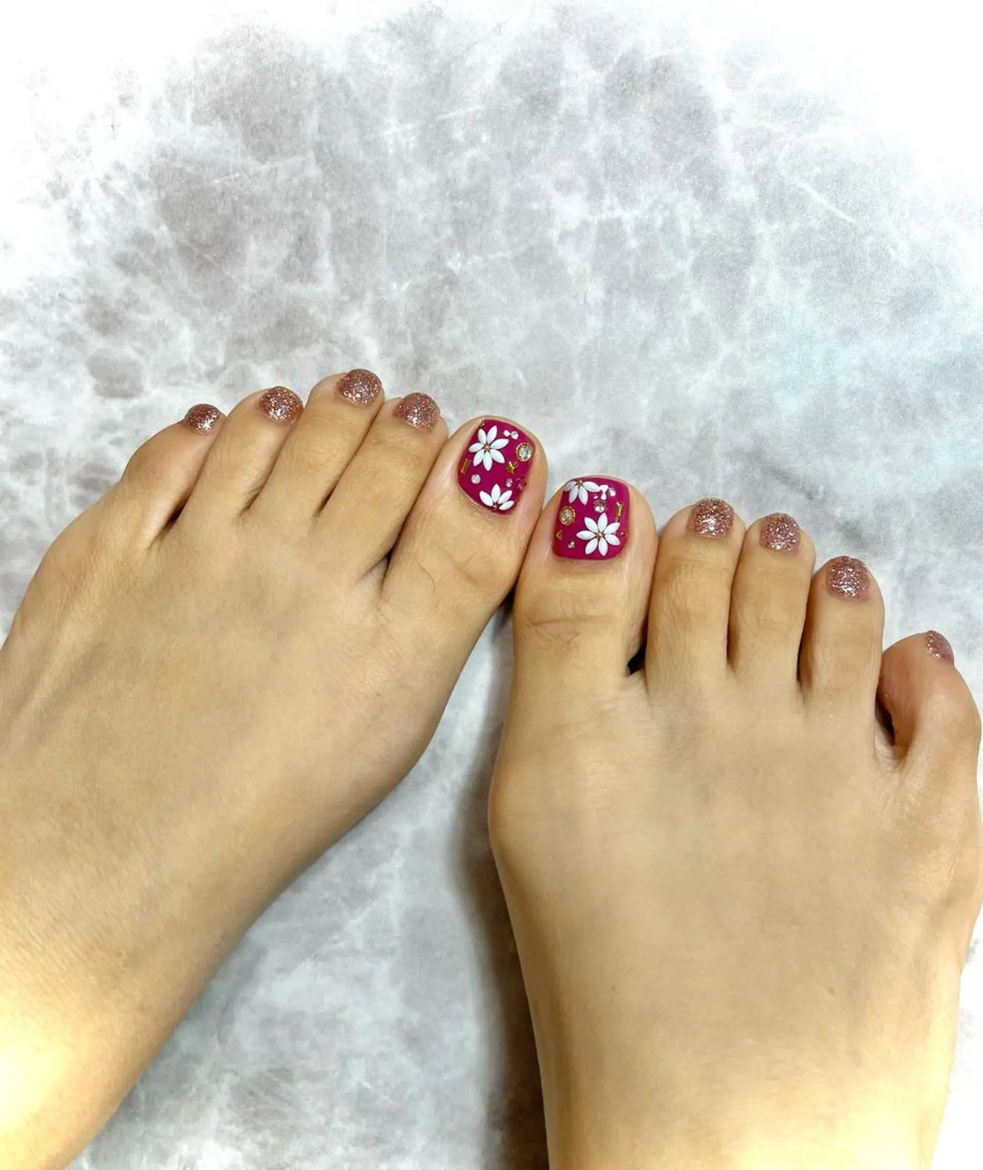 ネイル 成人式 フットネイル ジェルネイル キラキラネイル 韓国ネイル フットネイル nails' it...のネイルデザイン