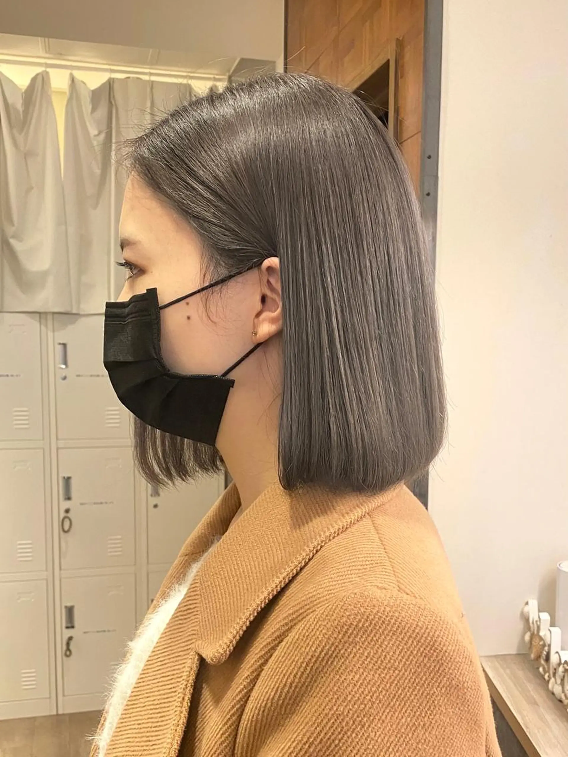 ミディアム カラー グレージュ ANNA ／艶髪／ハイトーンのヘアスタイル