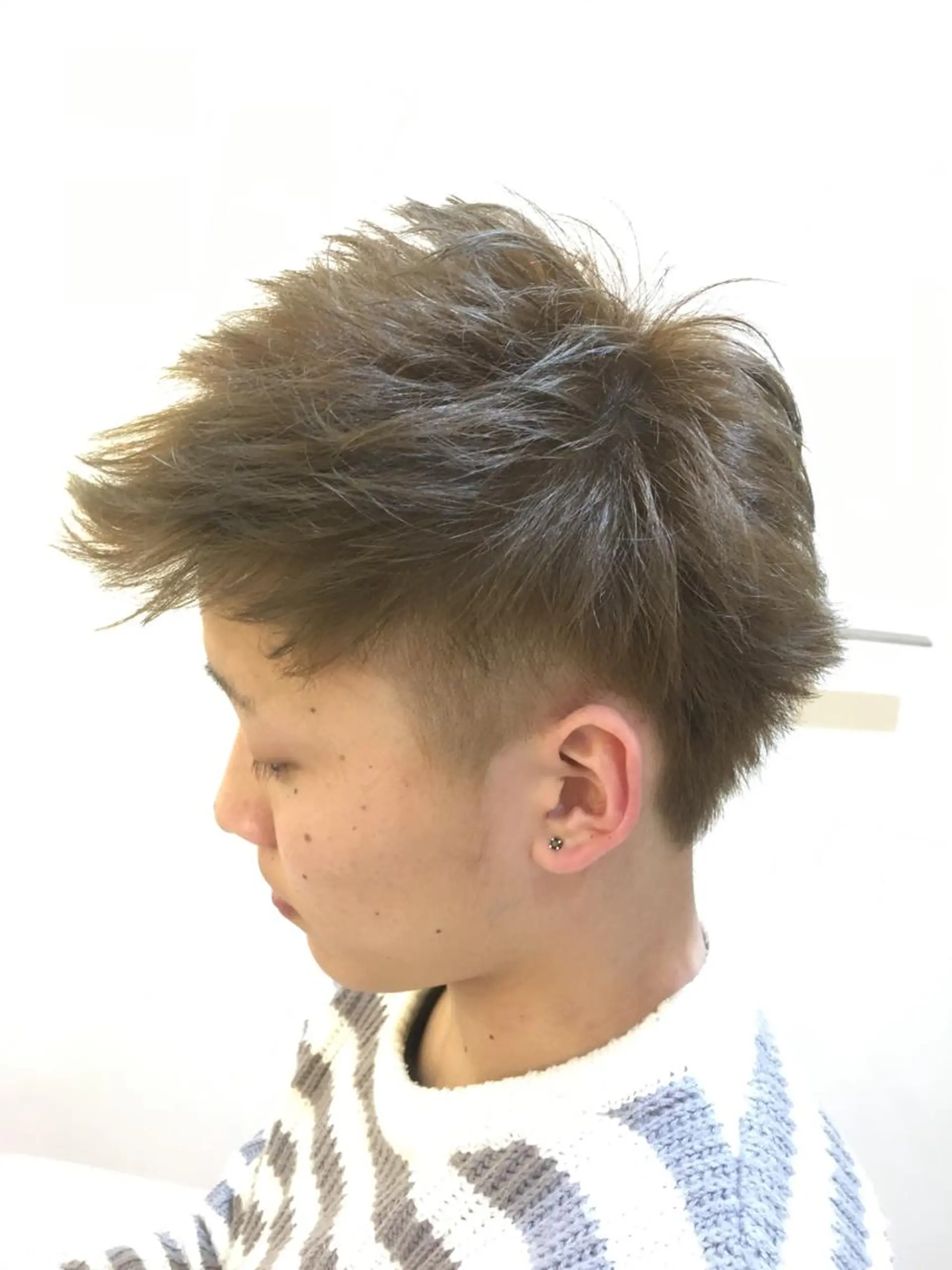 カラー メンズ メンズハイトーン ハイトーンカラー メンズカット 三村洸斗のヘアスタイル