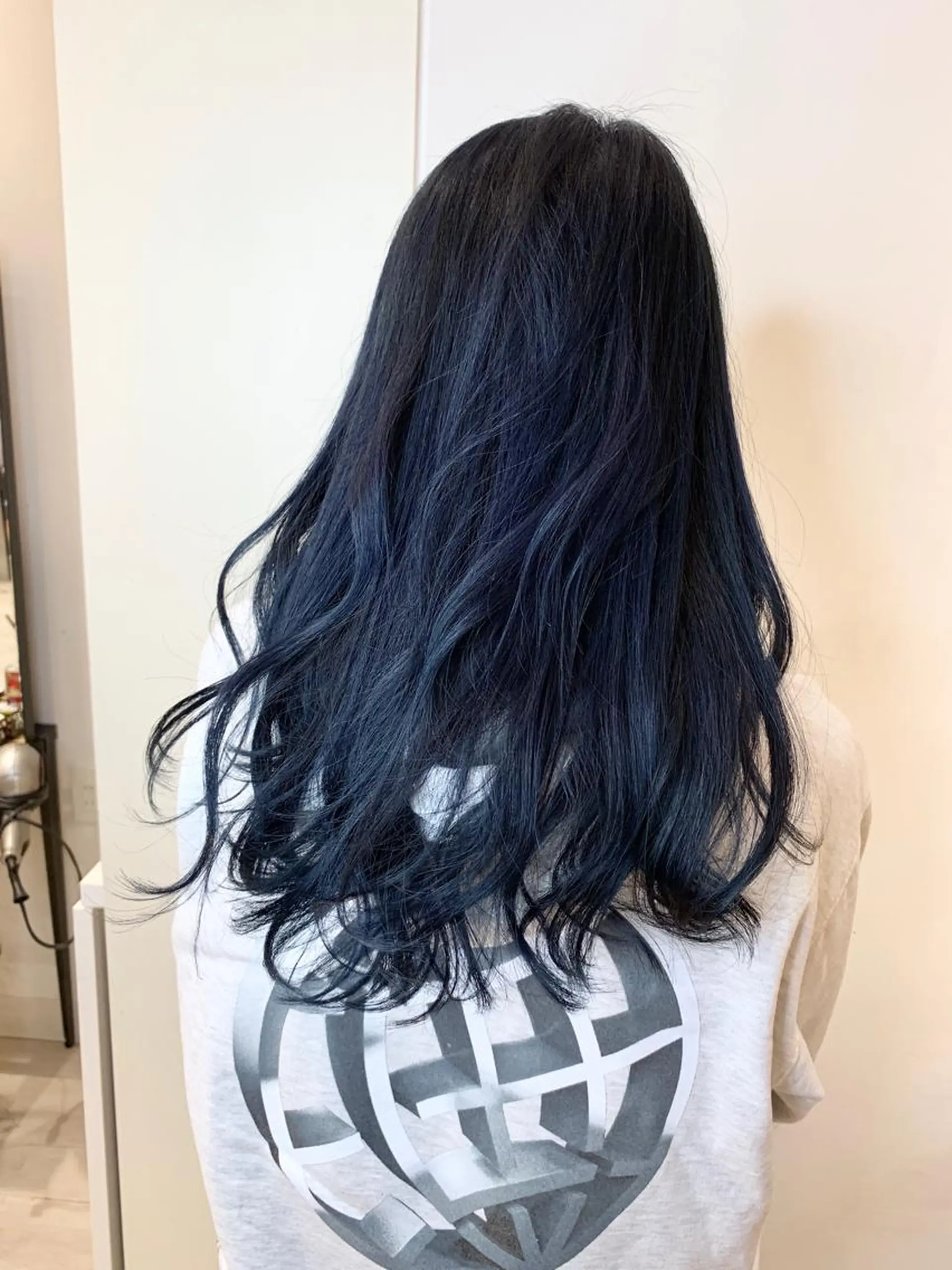 ロング カラー ブリーチ ブルーカラー ケアブリーチ ネイビーカラー カット ヘアカラー トリートメント Le'a渋谷所属・インナーエクステ渋谷 🦋KAJIのヘアスタイル