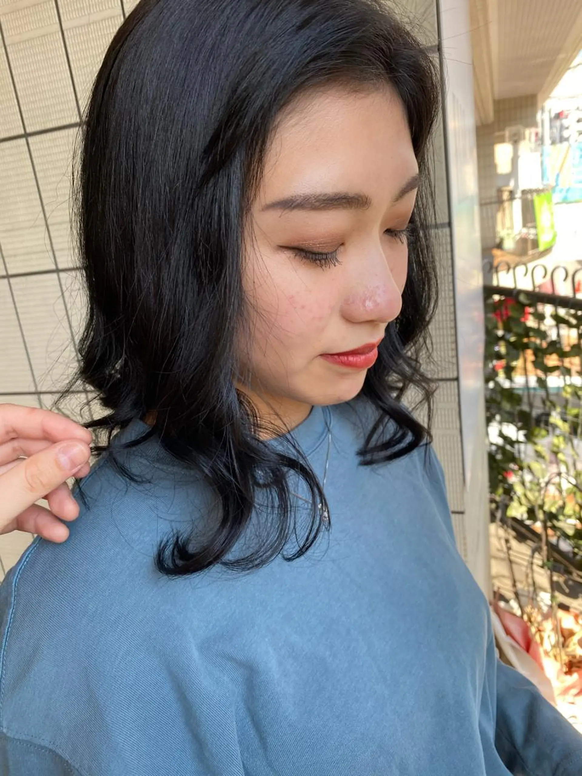 ミディアム カラー 黒髪 ブルーカラー ブルーブラック ネイビーカラー ヘアカラー ELLE&SALLY 石野のヘアスタイル