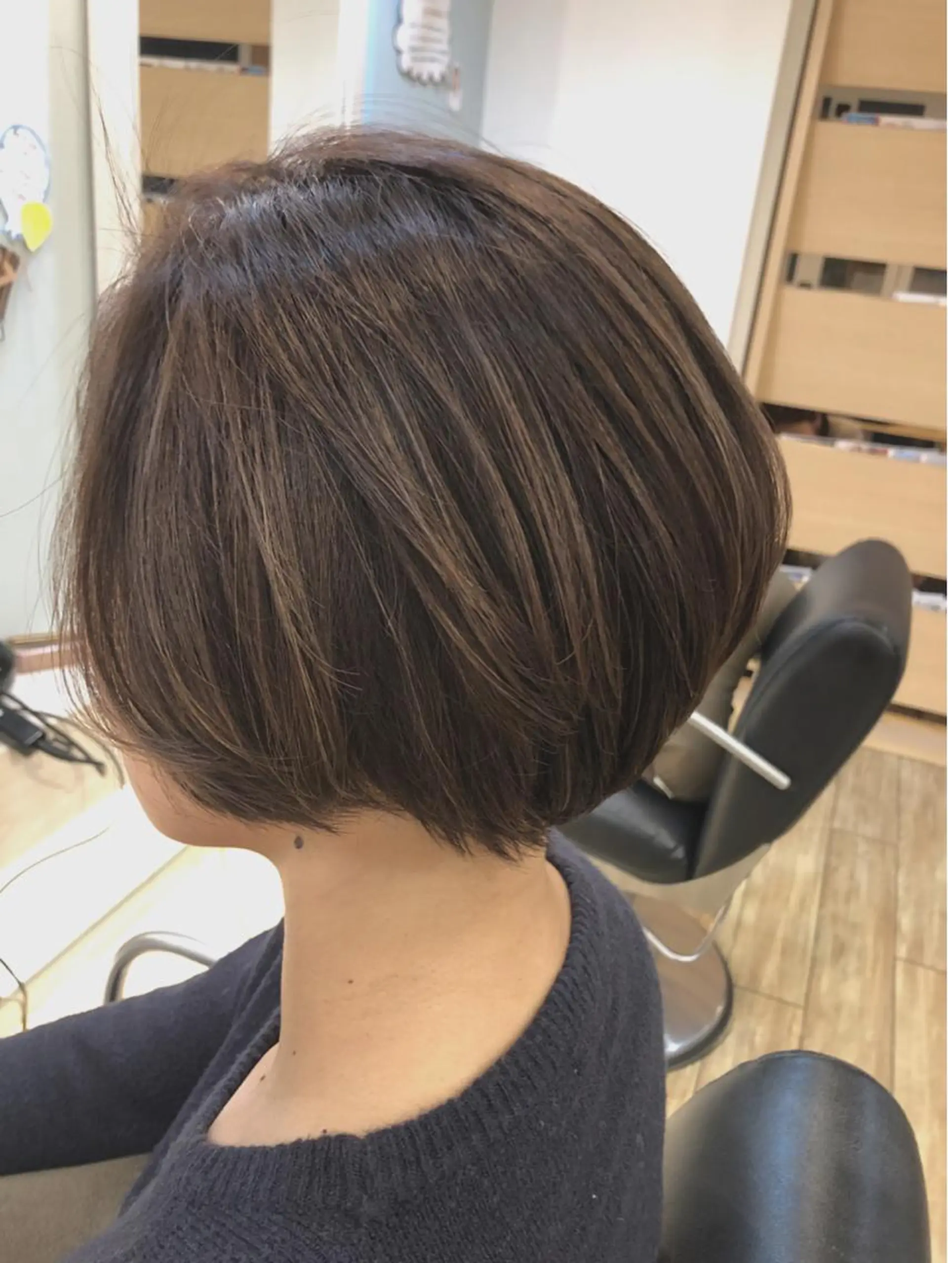 ショート カラー ベージュカラー ハイライトカラー ラベンダーカラー ラベンダーベージュ ハイライト カット ヘアカラー uni（ウニ）所属・西村 有紗のヘアスタイル