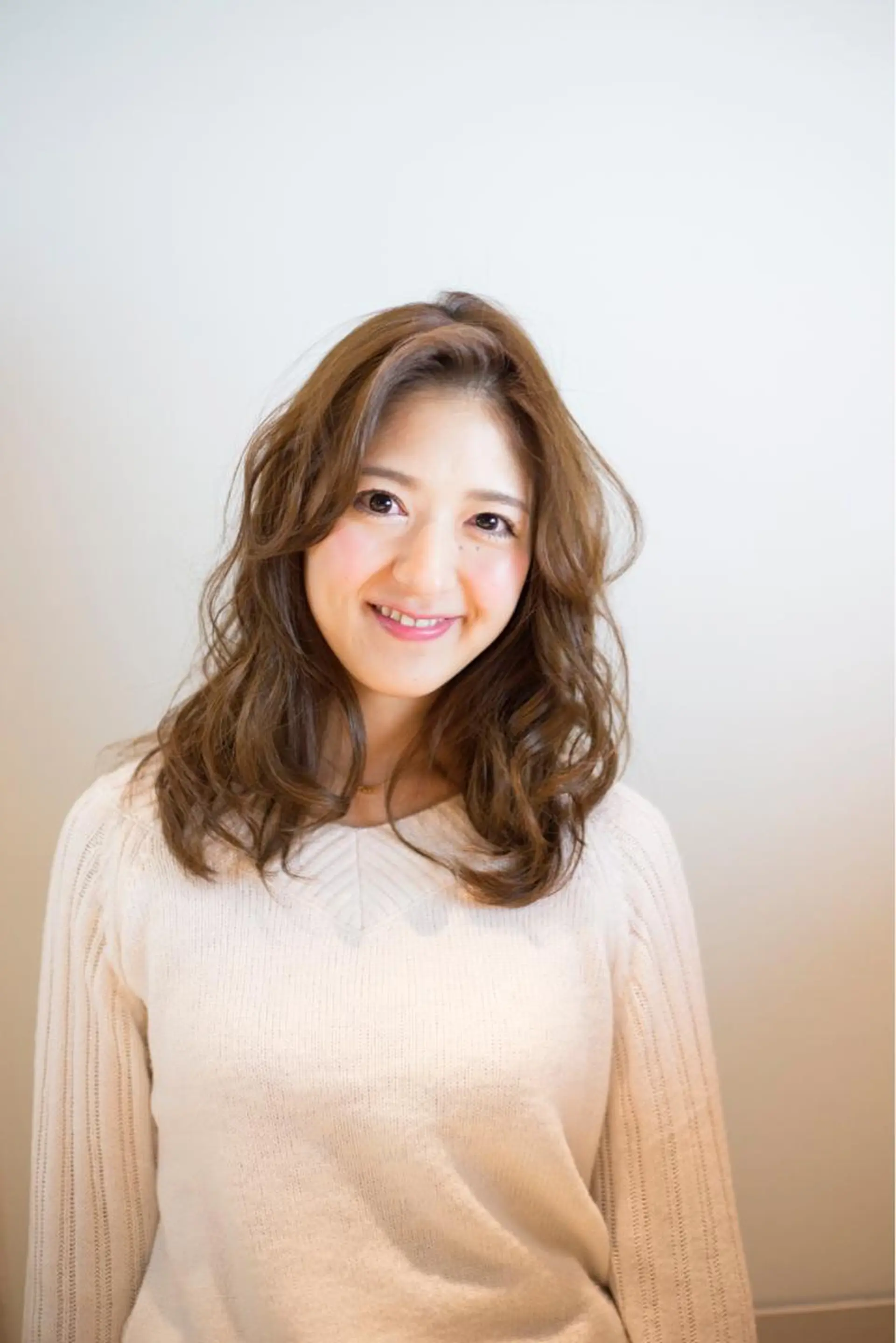 ミディアム セミロング ロング カラー パーマ 横手 愛美のヘアスタイル