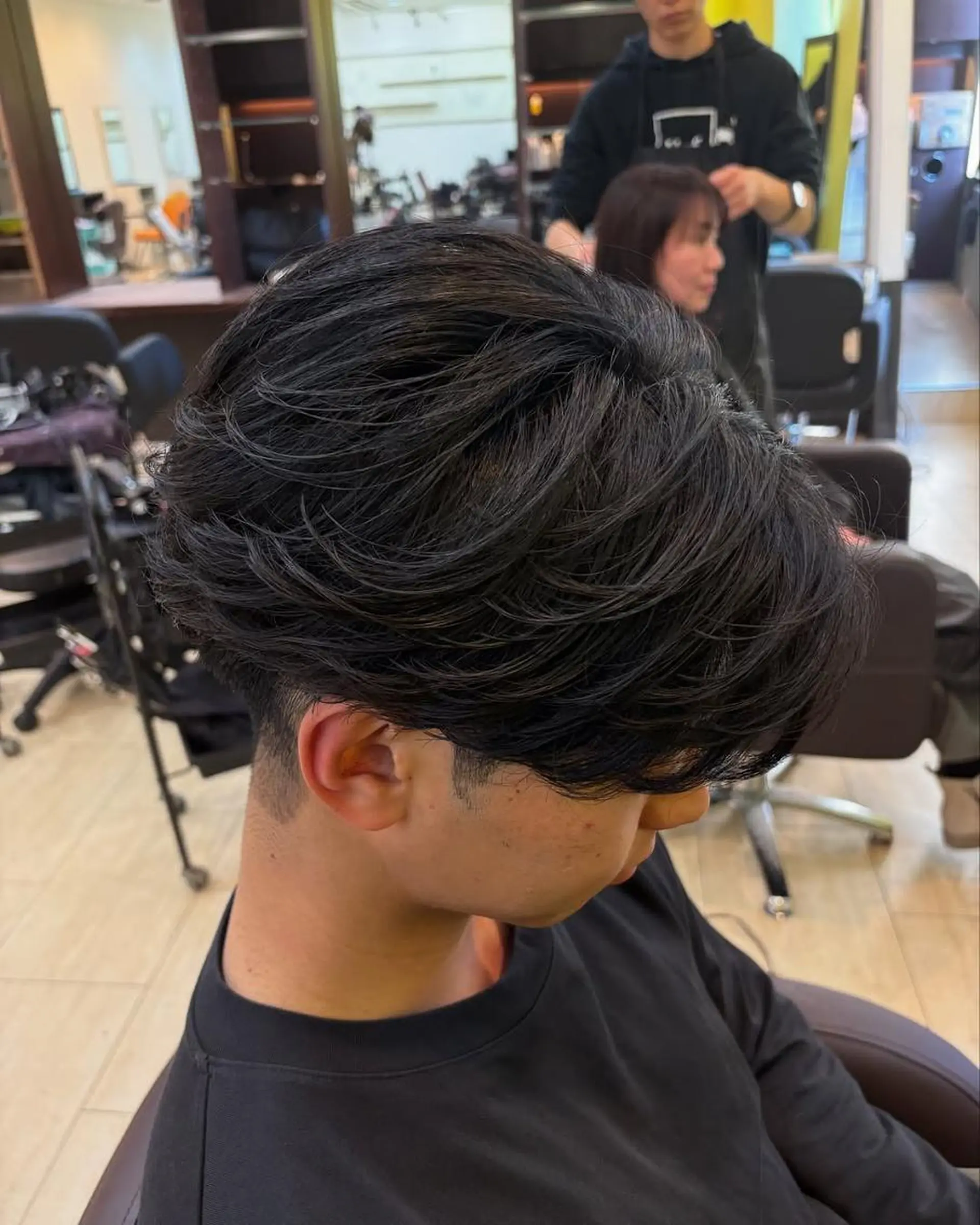 三ノ宮フェザーパーマ 蕃本 啓利のヘアスタイル