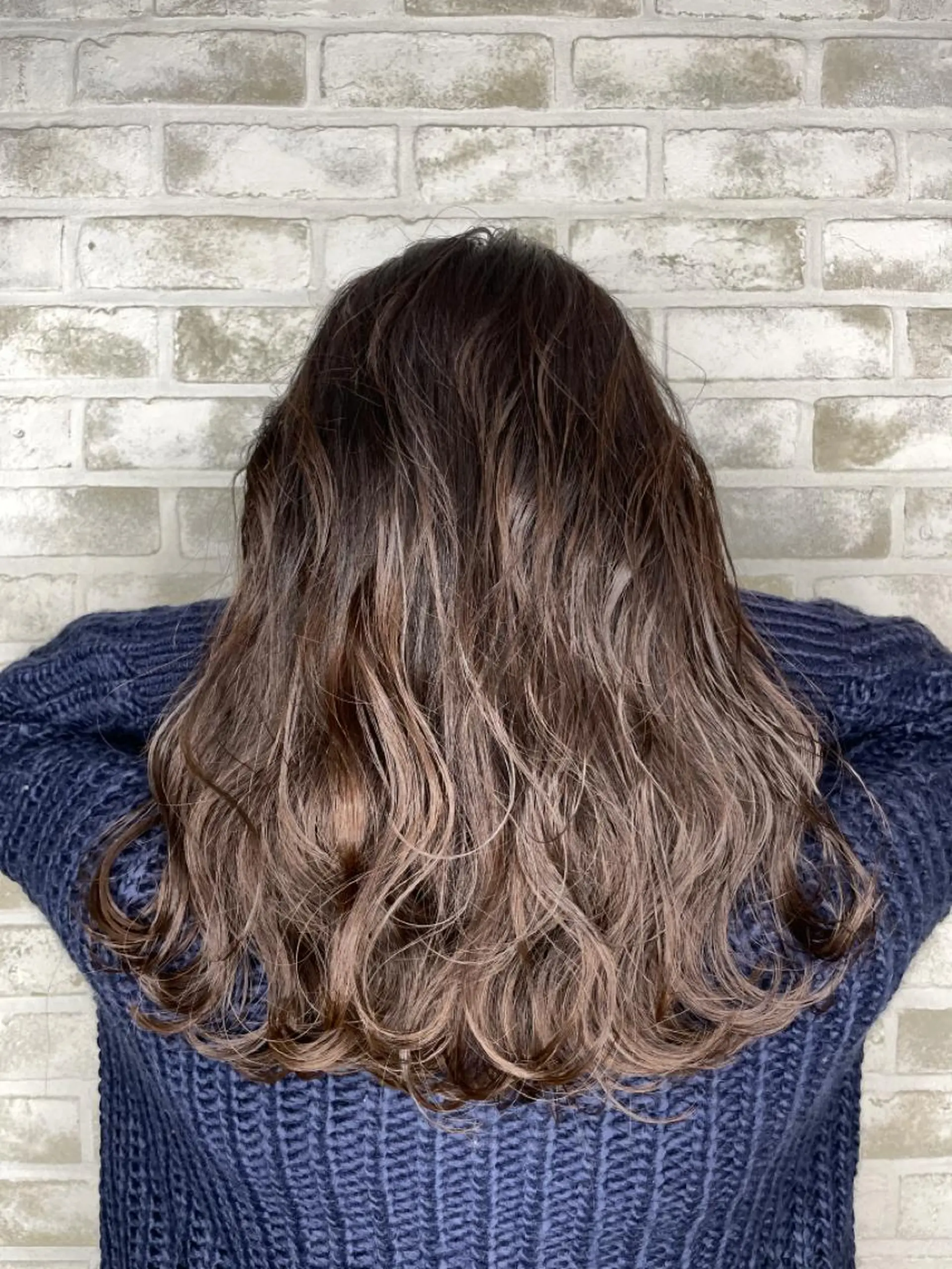 ロング カラー アディクシーカラー ベージュカラー she2.shinjuku所属・takumi Hのヘアスタイル