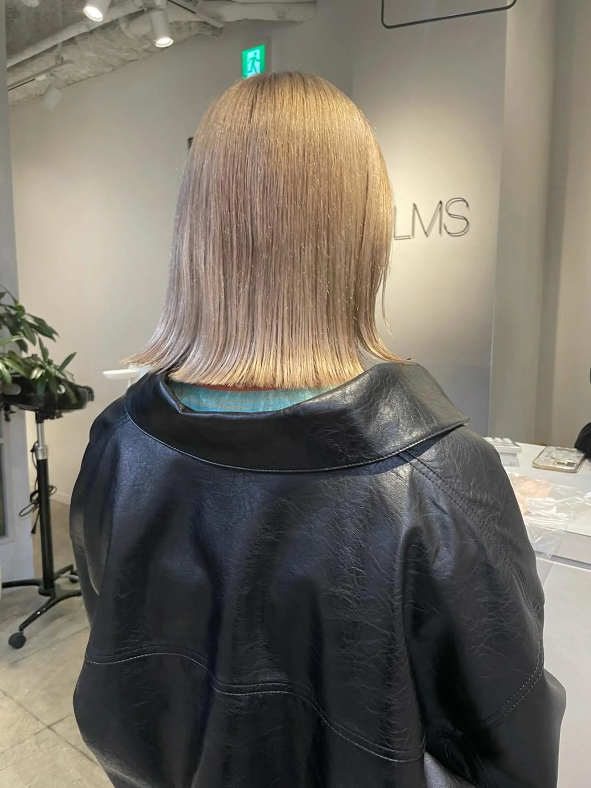 ミディアム 斉藤 瑞恵のヘアスタイル