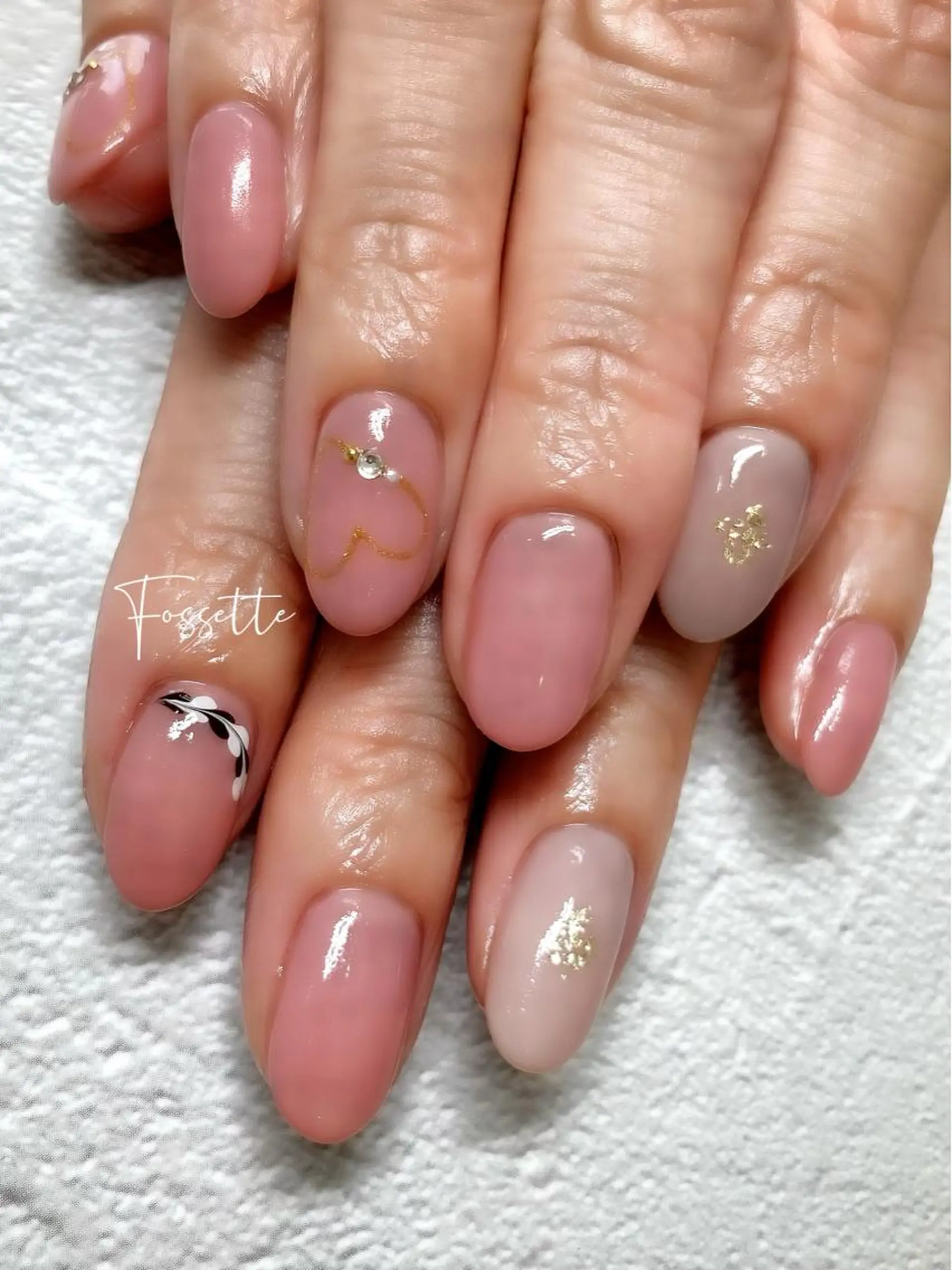 ネイル ハート ピーコックネイル ピンク バレンタイン nailsalon Fossetteのネイルデザイン
