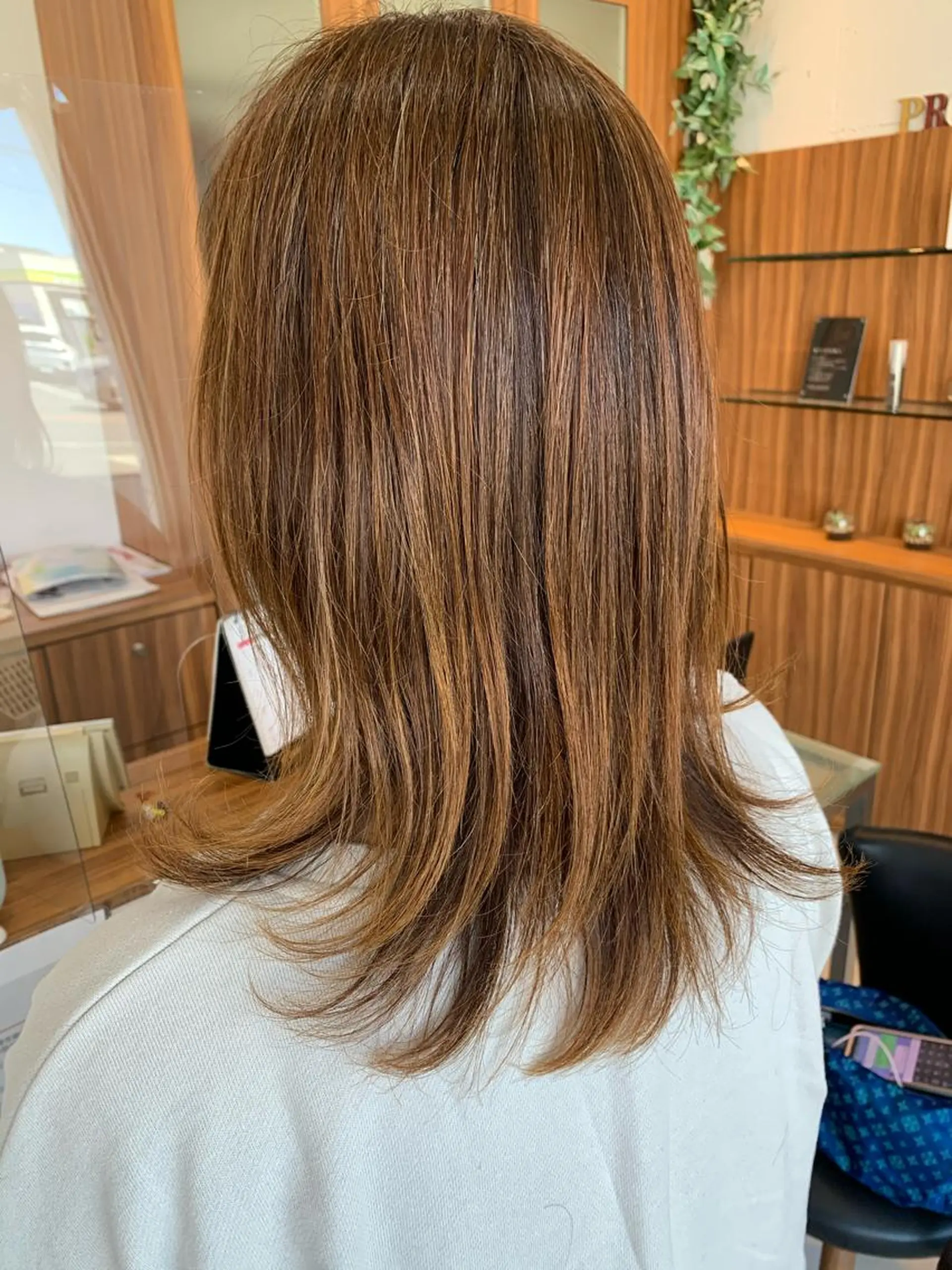 ミディアム カラー パーマ ミディアムパーマ 縮毛矯正 トリートメント ストレートパーマ カット 縮毛矯正 トリートメント 白髪ぼかしハイライト 柳川拓哉のヘアスタイル