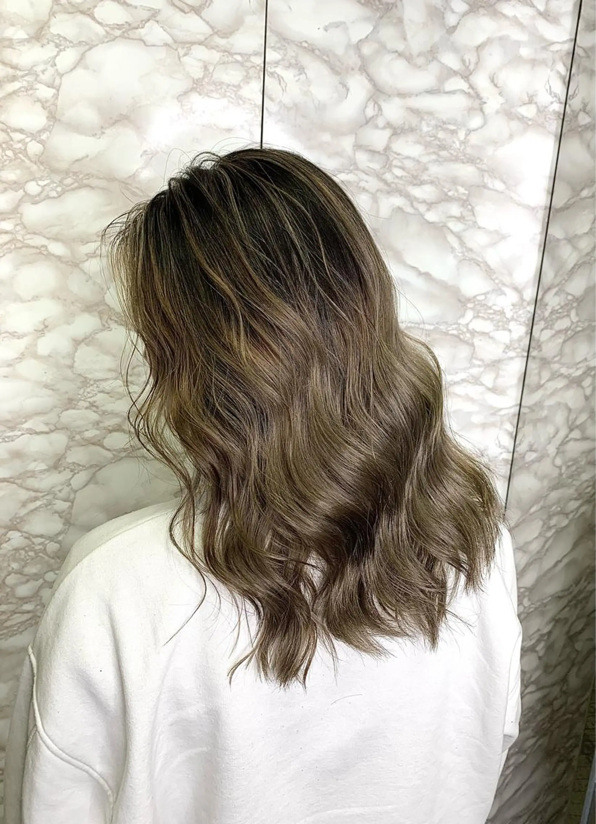 ミディアム カラー ヘアアレンジ バレイヤージュ ハイライトカラー ハイライト レイヤーカット 似合わせカット 🕊️レイヤーカット 透明感カラー GOのヘアスタイル