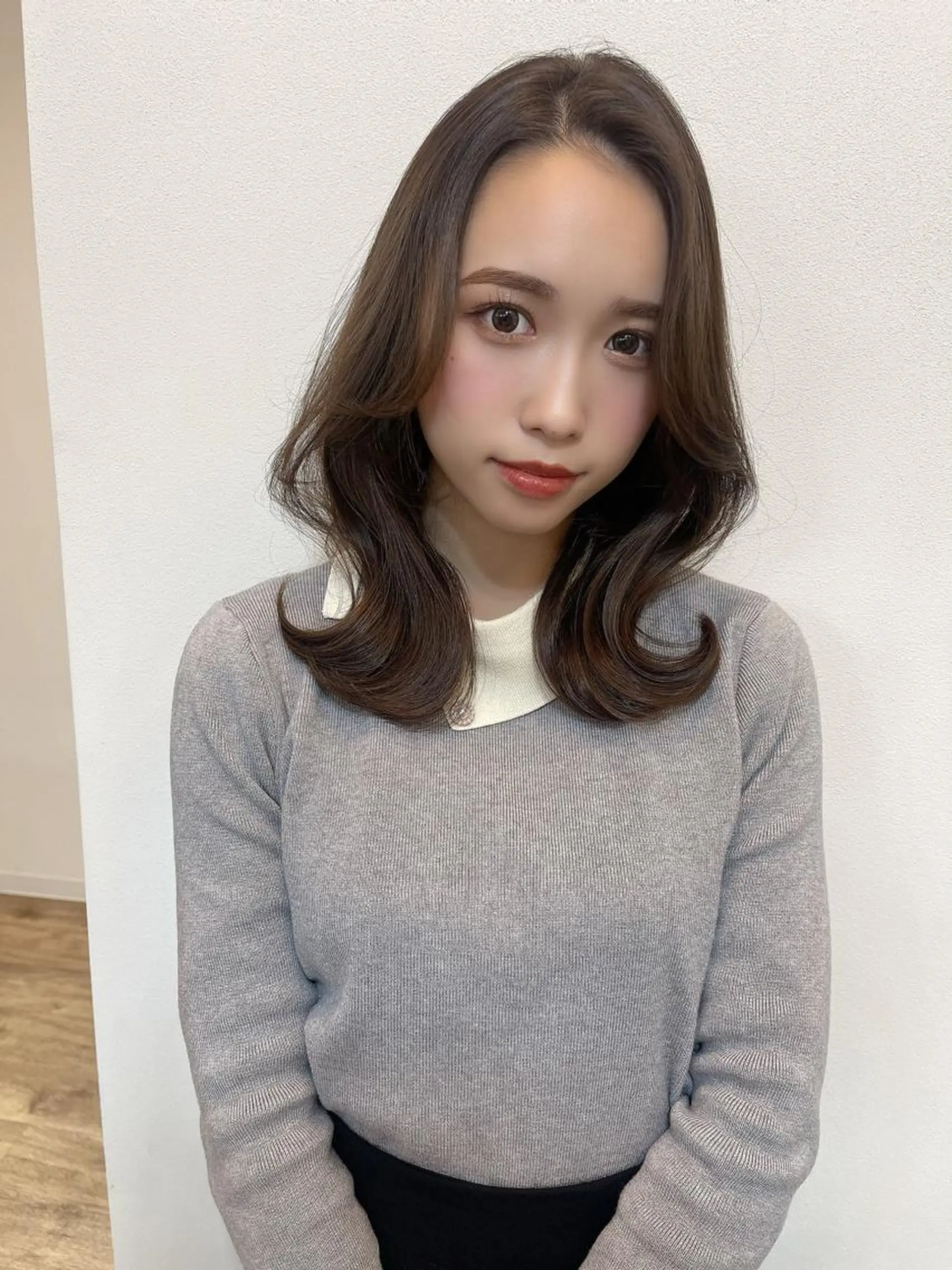ミディアム カラー 黒髪 ブリーチ ブルーカラー ブルーブラック ケアブリーチ オリーブカラー 特化　　kaiのヘアスタイル
