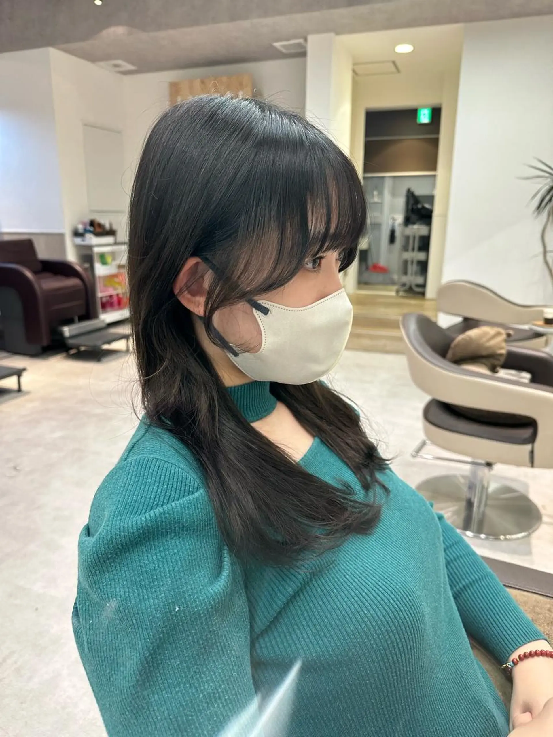 セミロング カット レイヤー/顔まわり カット/地毛風カラーのヘアスタイル