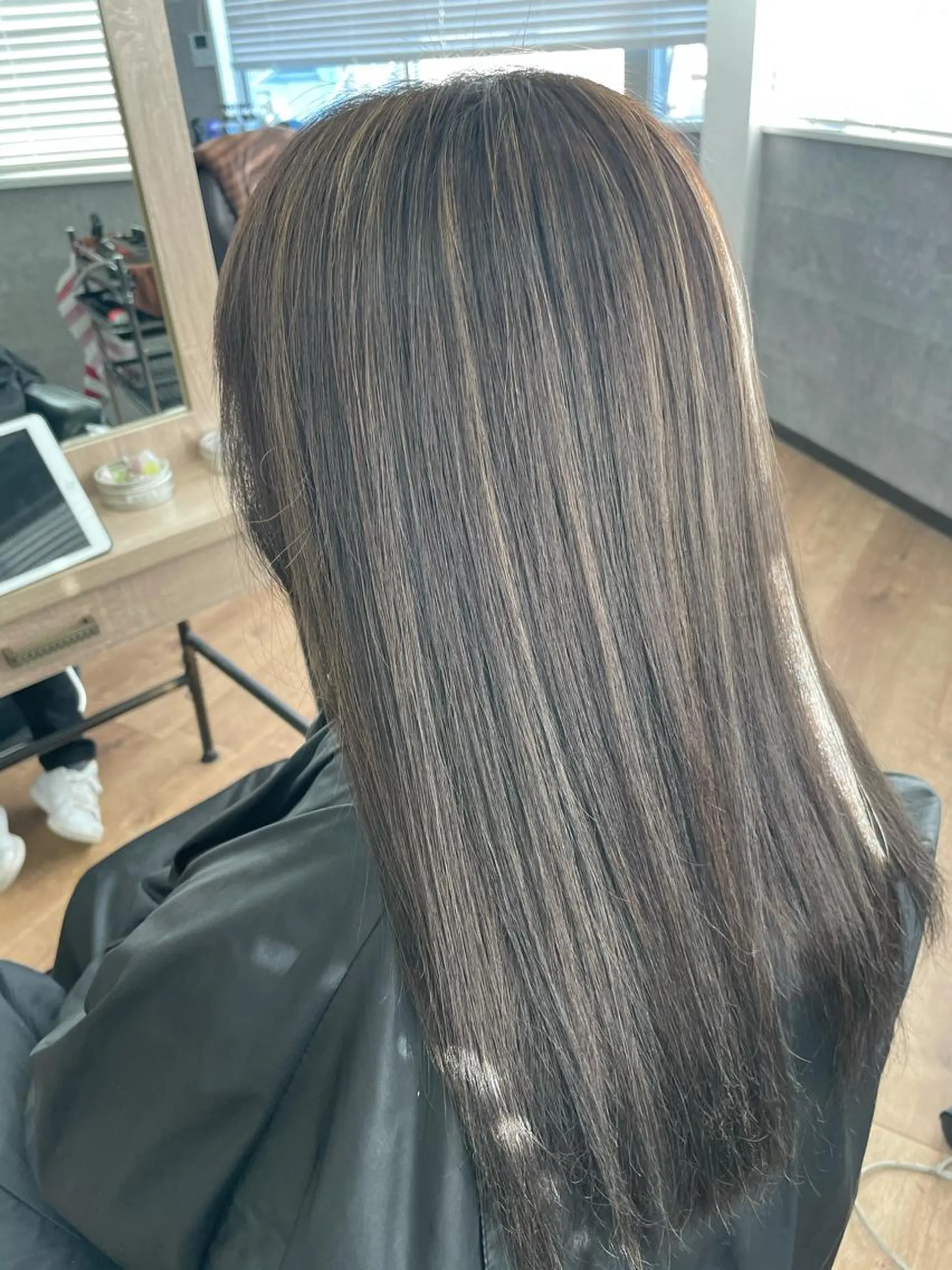 ロング ハイライト SALOWIN心斎橋Suite店所属・ブリーチ毛にもできる 縮毛矯正|鷹司郎のヘアスタイル