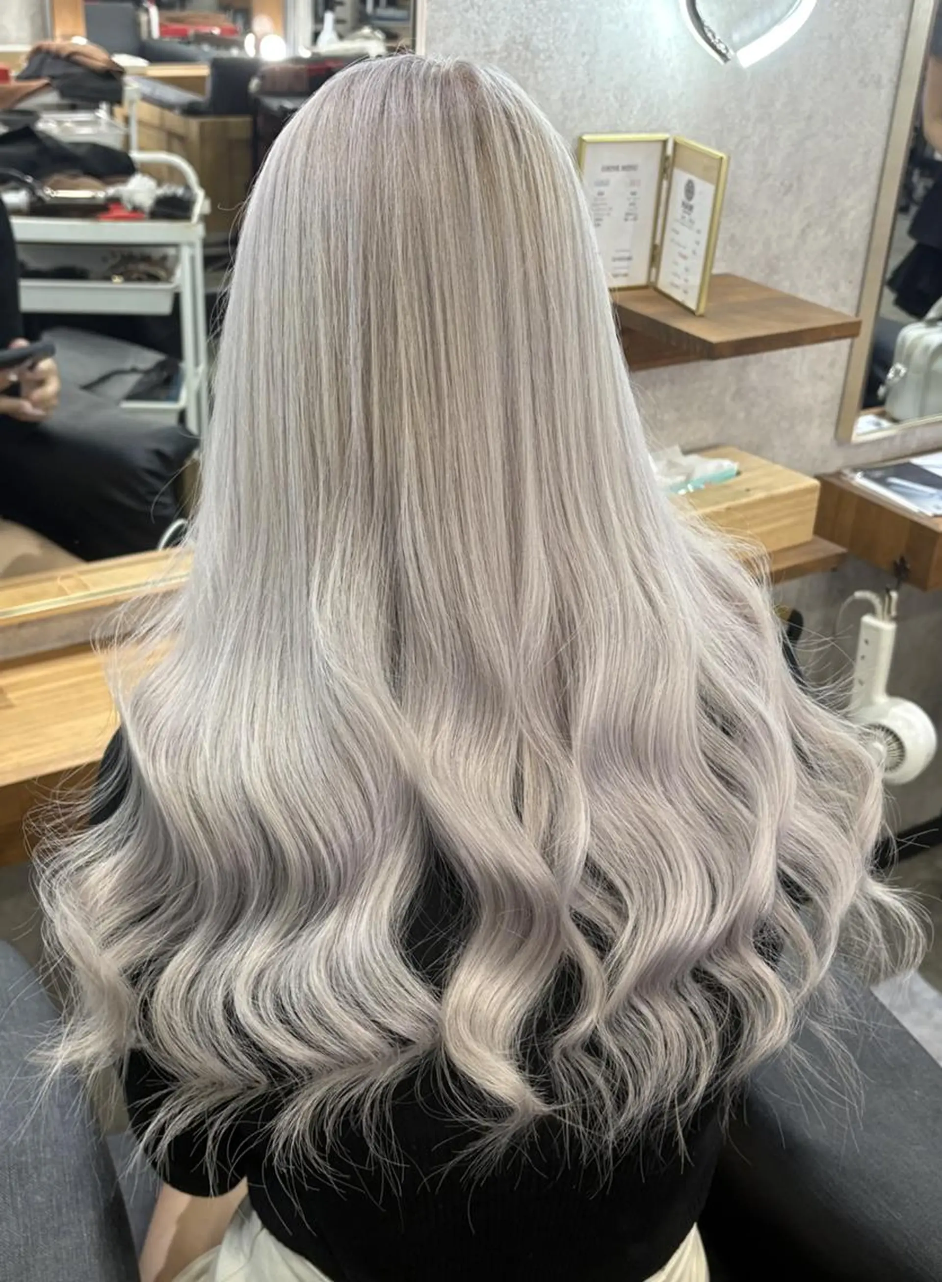 セミロング カラー ヘアカラー トリートメント ハイトーン/ エクステのヘアスタイル