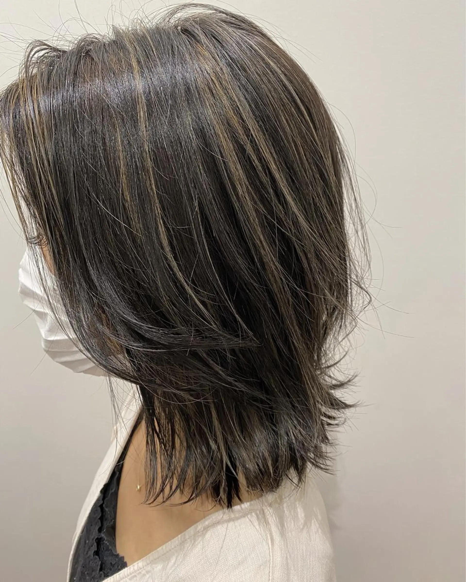 ミディアム カラー 石田 優菜のヘアスタイル