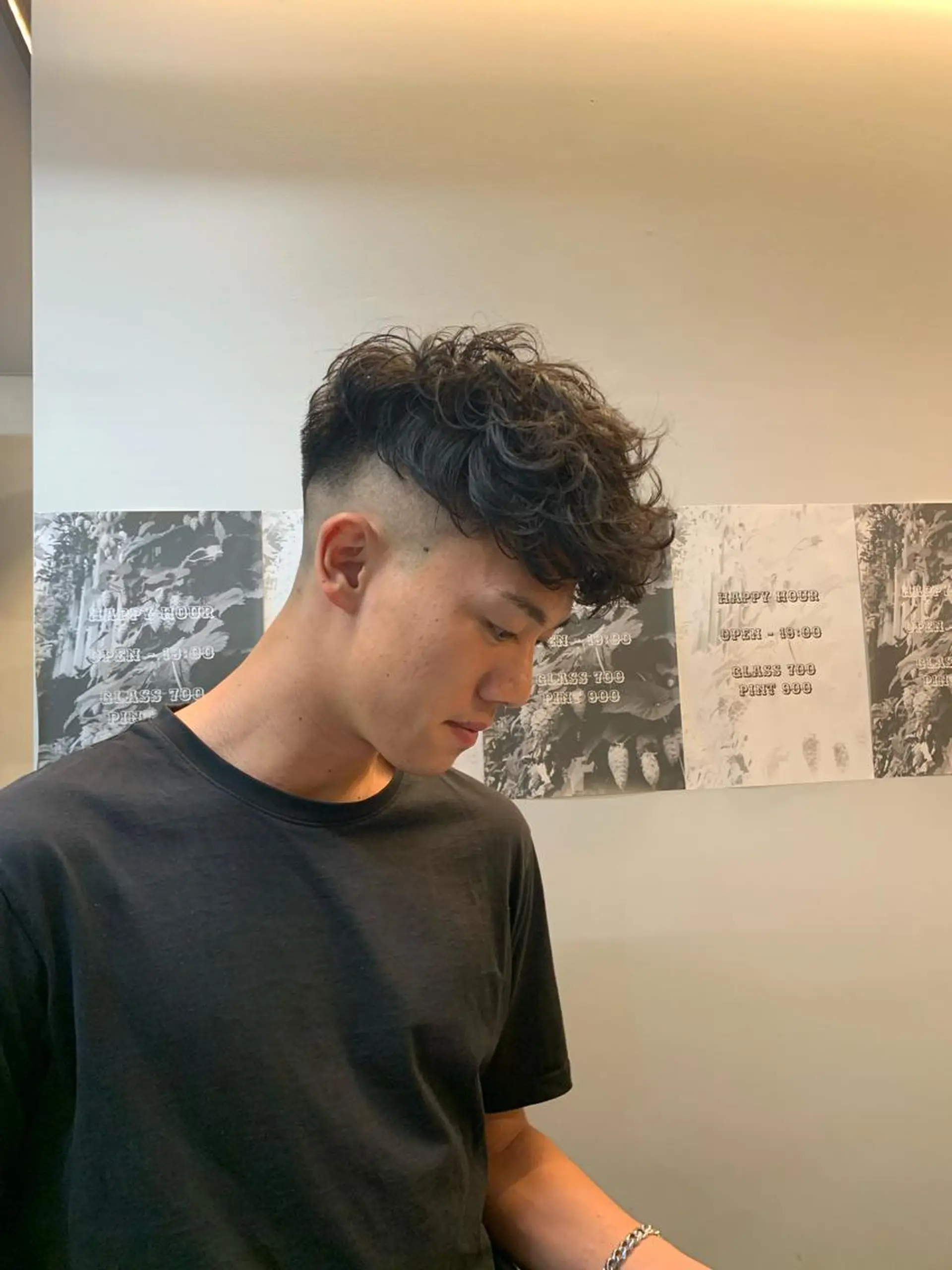 ショート パーマ メンズ フェードカット メンズパーマ スキンフェード 刈り上げ 外国人風カラー FRANKS BARBER and BEER CLUB所属・メンズカット 大畑公平のヘアスタイル