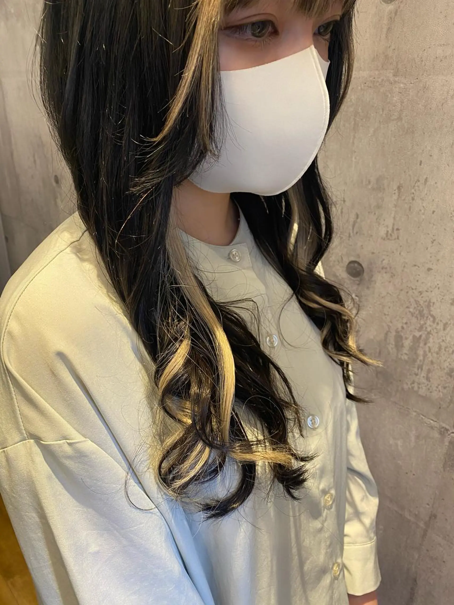 ロング カラー シールエクステ エクステ 新谷 桃子のヘアスタイル