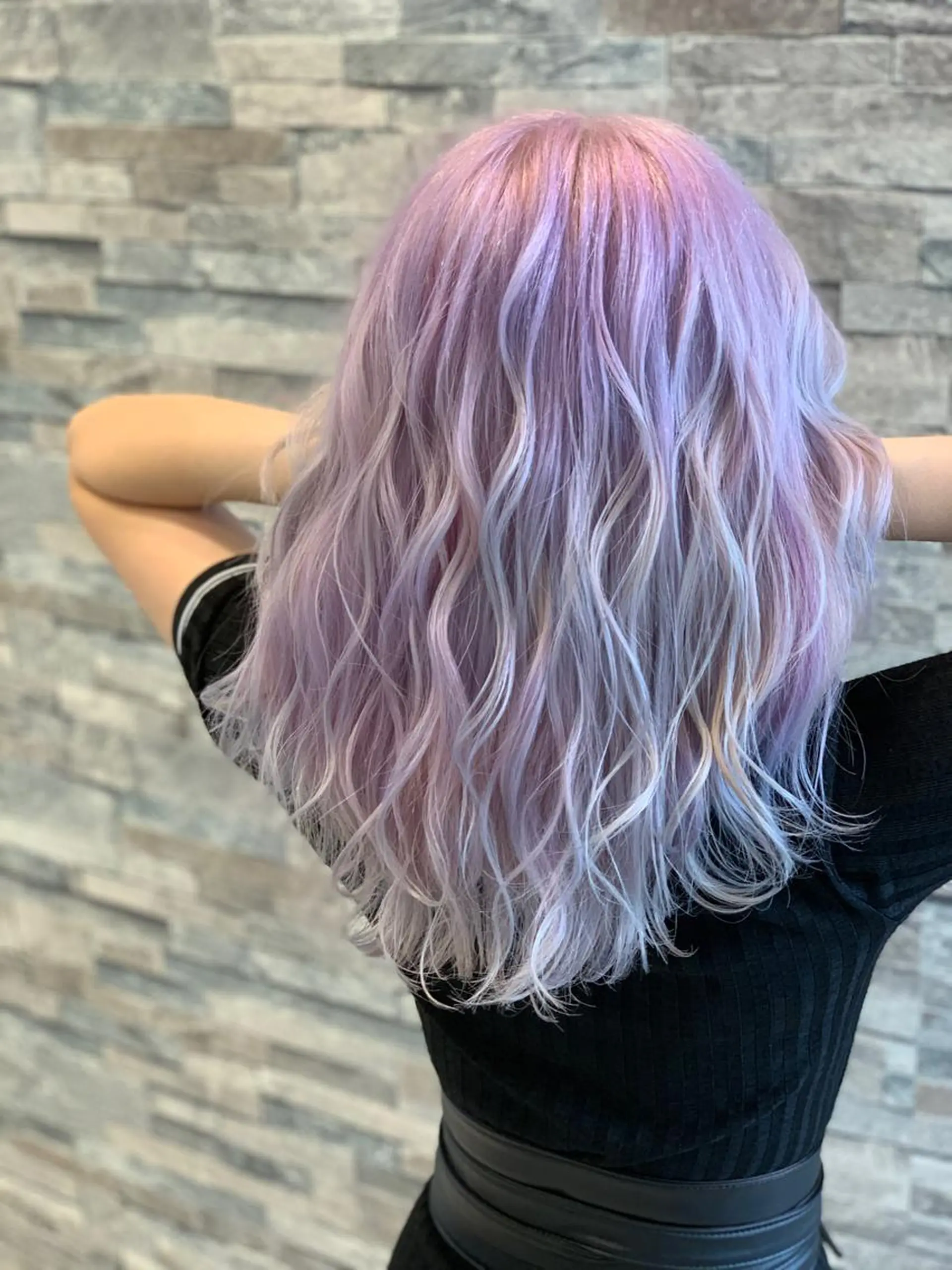 ミディアム カラー ピンクカラー カラーと言ったら SAWARAのヘアスタイル