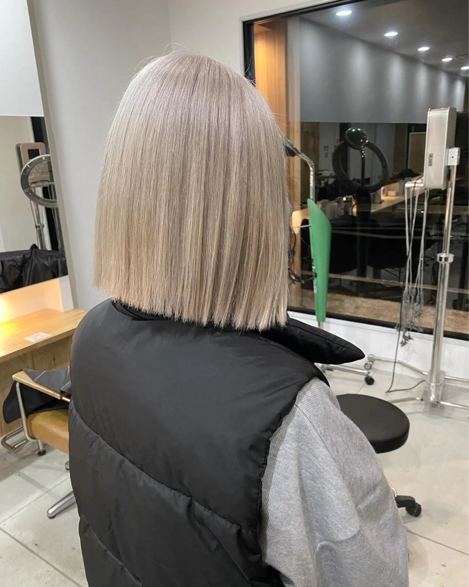 ミディアム カラー ブロンド ホワイトブロンド ブリーチカラー よねだまことのヘアスタイル