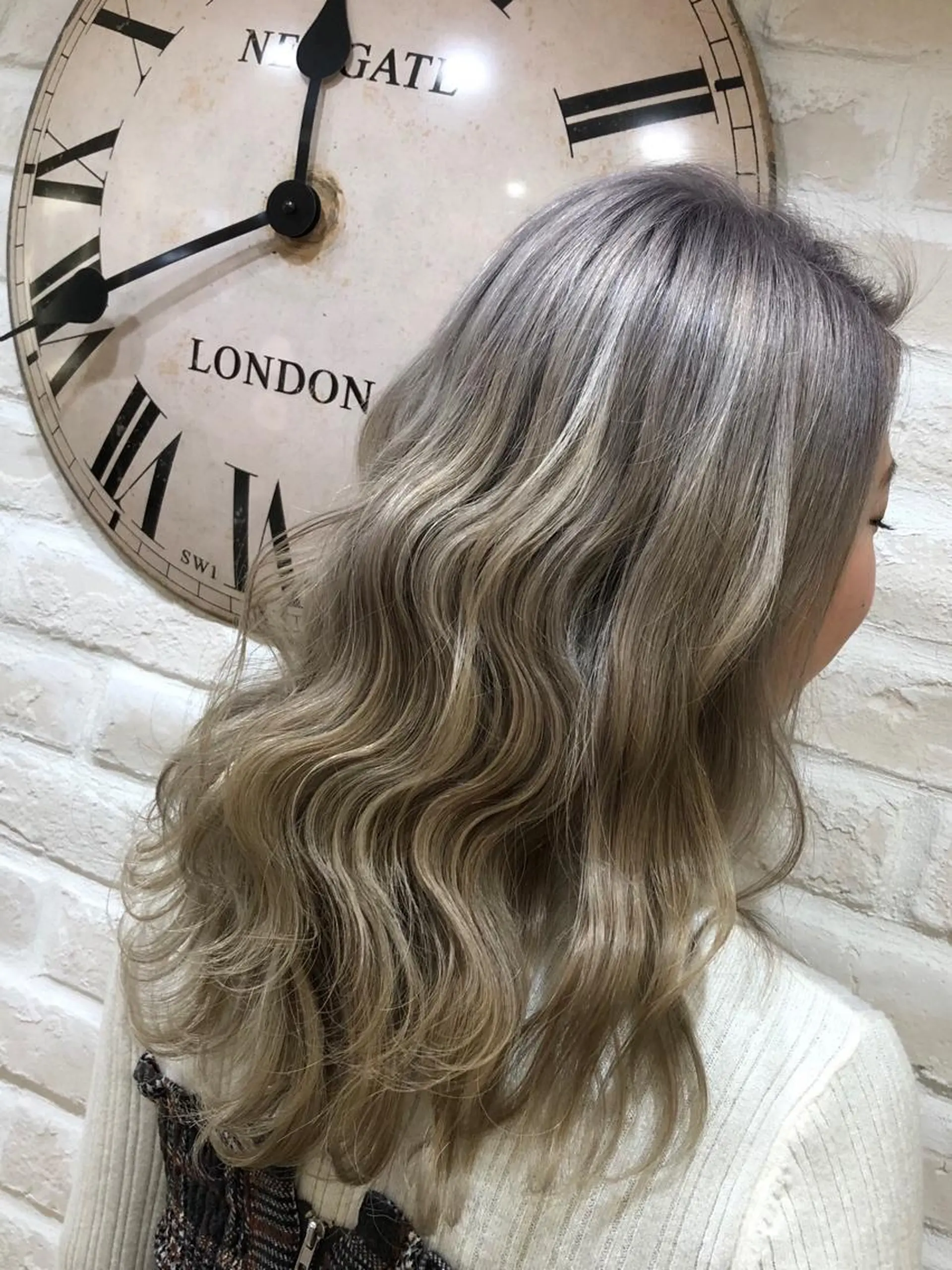 セミロング カラー ブリーチ ブロンド ケアブリーチ ケアカラー ハイトーンカラー Aujua ソムリエ 勝又舞夏のヘアスタイル