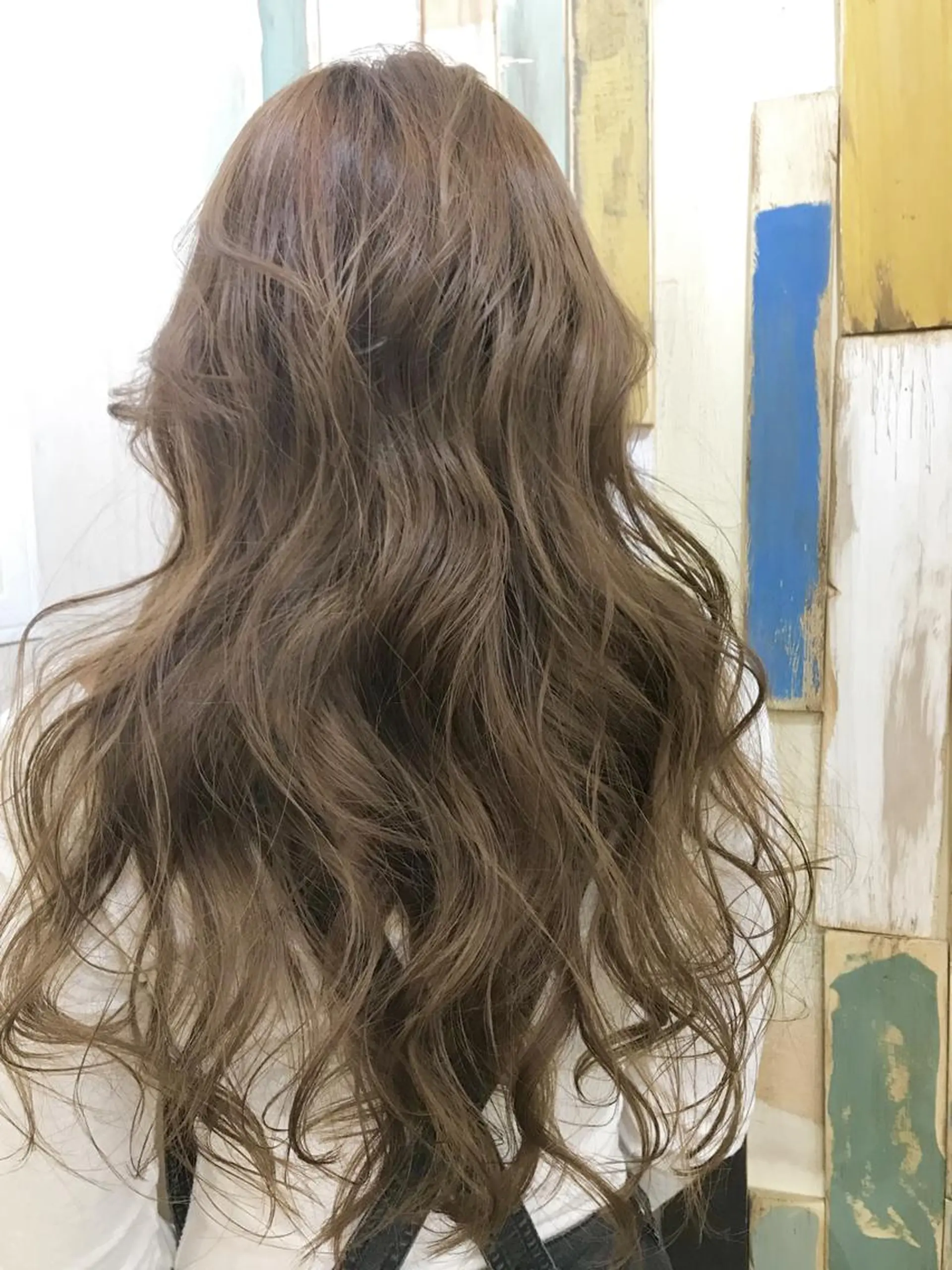 カラー 嶋村夏実🌼レイヤー 🌸白髪ぼかしのヘアスタイル