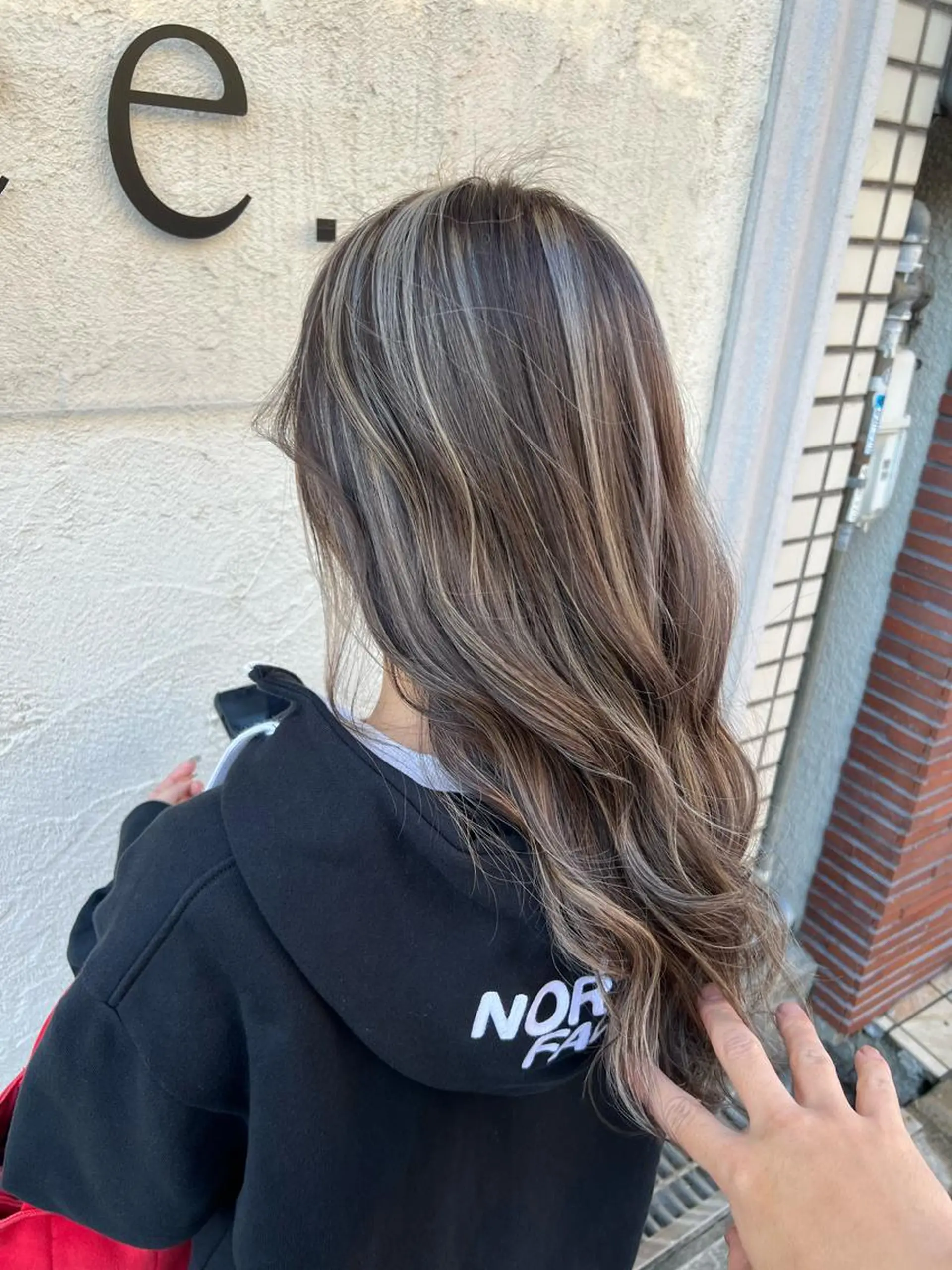 ミディアム ハイライト ヘアカラー 似合わせ/ブリーチ カラー.岡田友仁のヘアスタイル