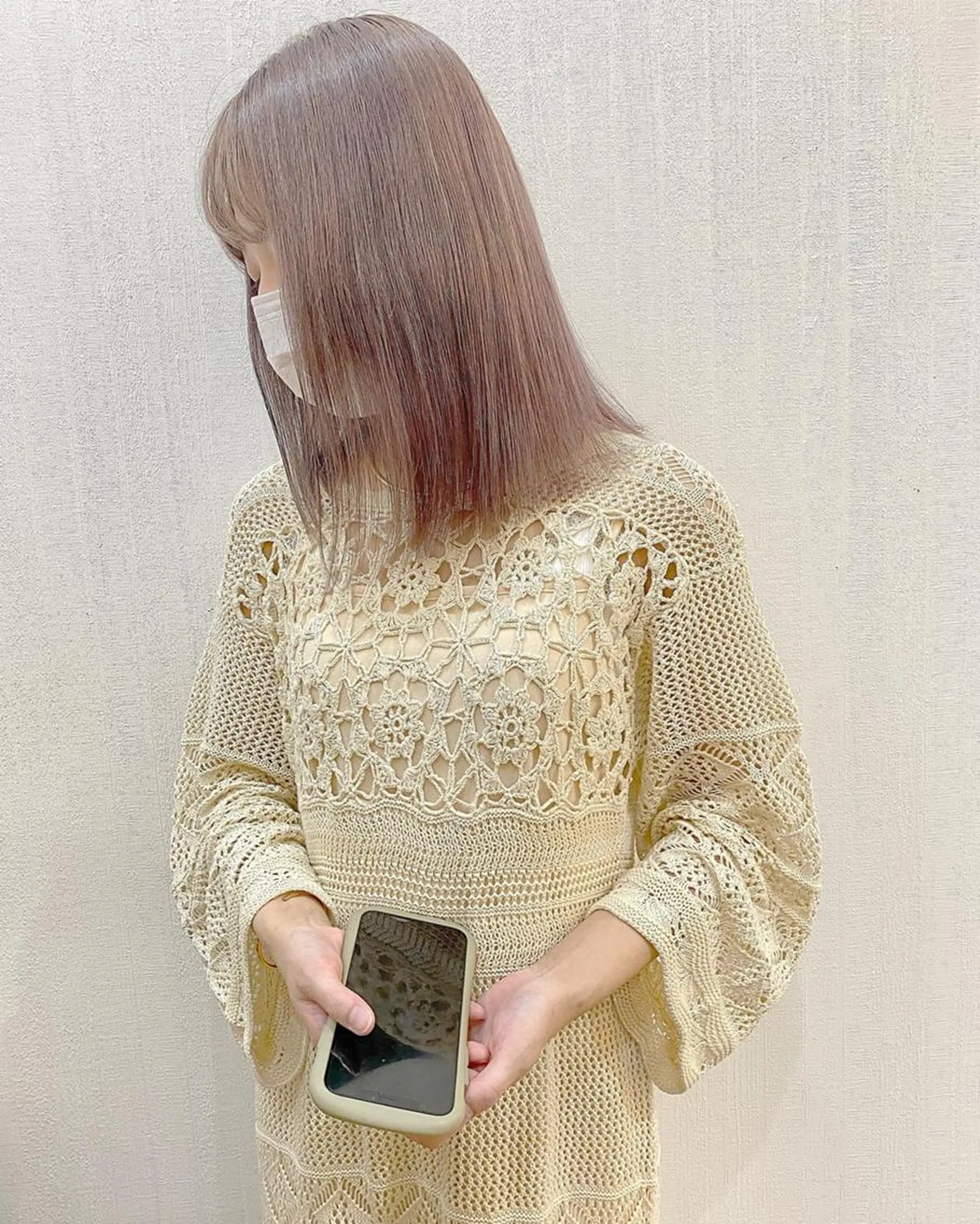 ロング アッシュ ラベンダーベージュ 外国人風カラー ハイライト レイヤーカット 横浜ブリーチムラ直し ハイトーン/ブリーチのヘアスタイル