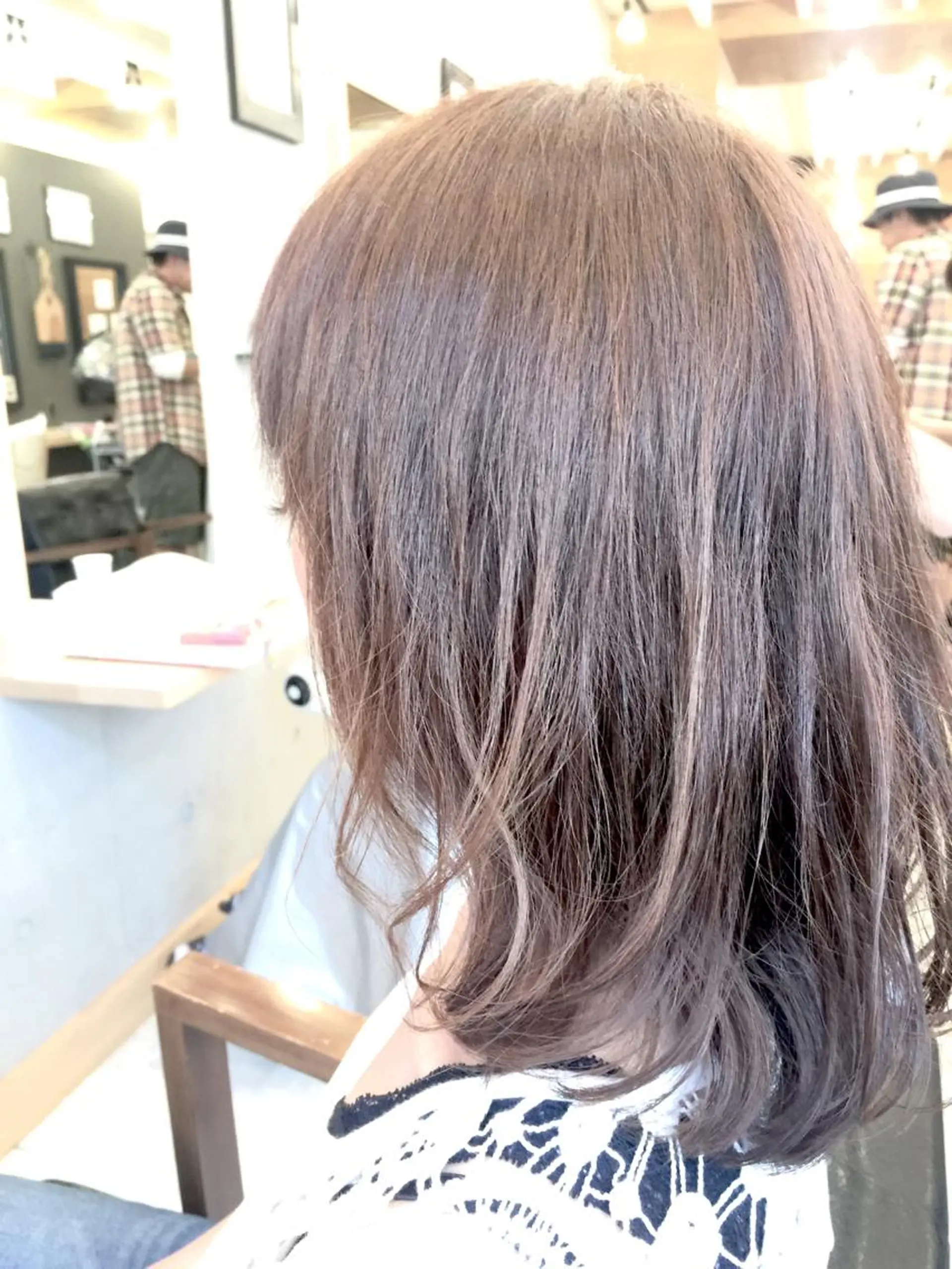 ミディアム カラー アッシュ ベージュカラー ハイライトカラー ハイライト Hair  Design  One Charme所属・鳴海 悠のその他イメージ