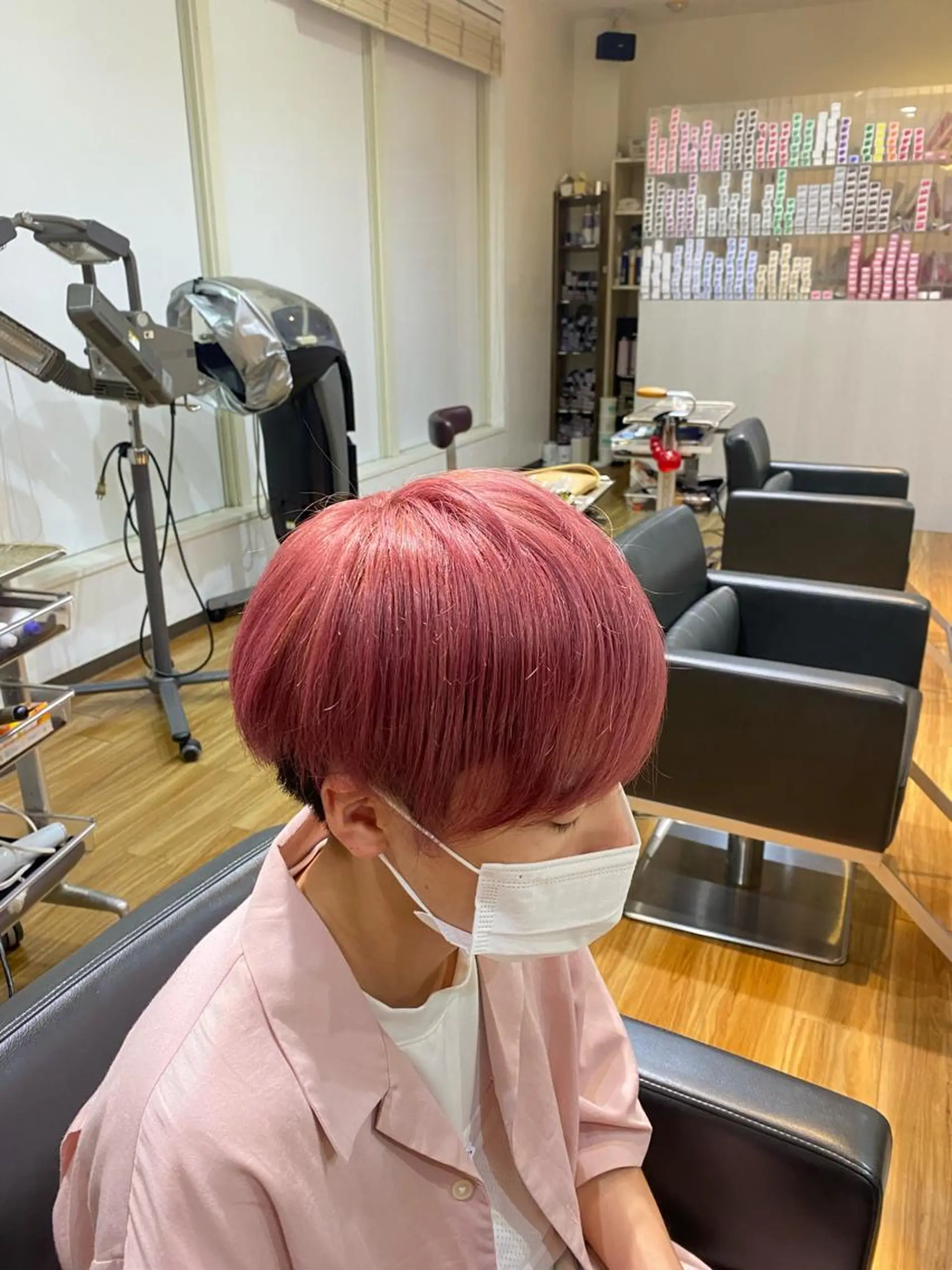 ショート カラー メンズ ピンクカラー DOI   HAIR MAKE MODE所属・土井 祐之介のヘアスタイル