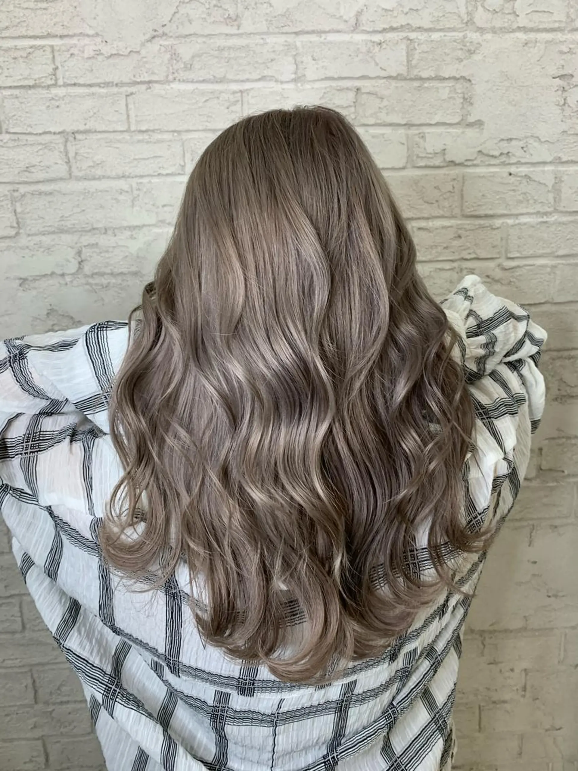 セミロング ヘアカラー 🇺🇸ハイライト特 化美容師🇺🇸漆沢のヘアスタイル