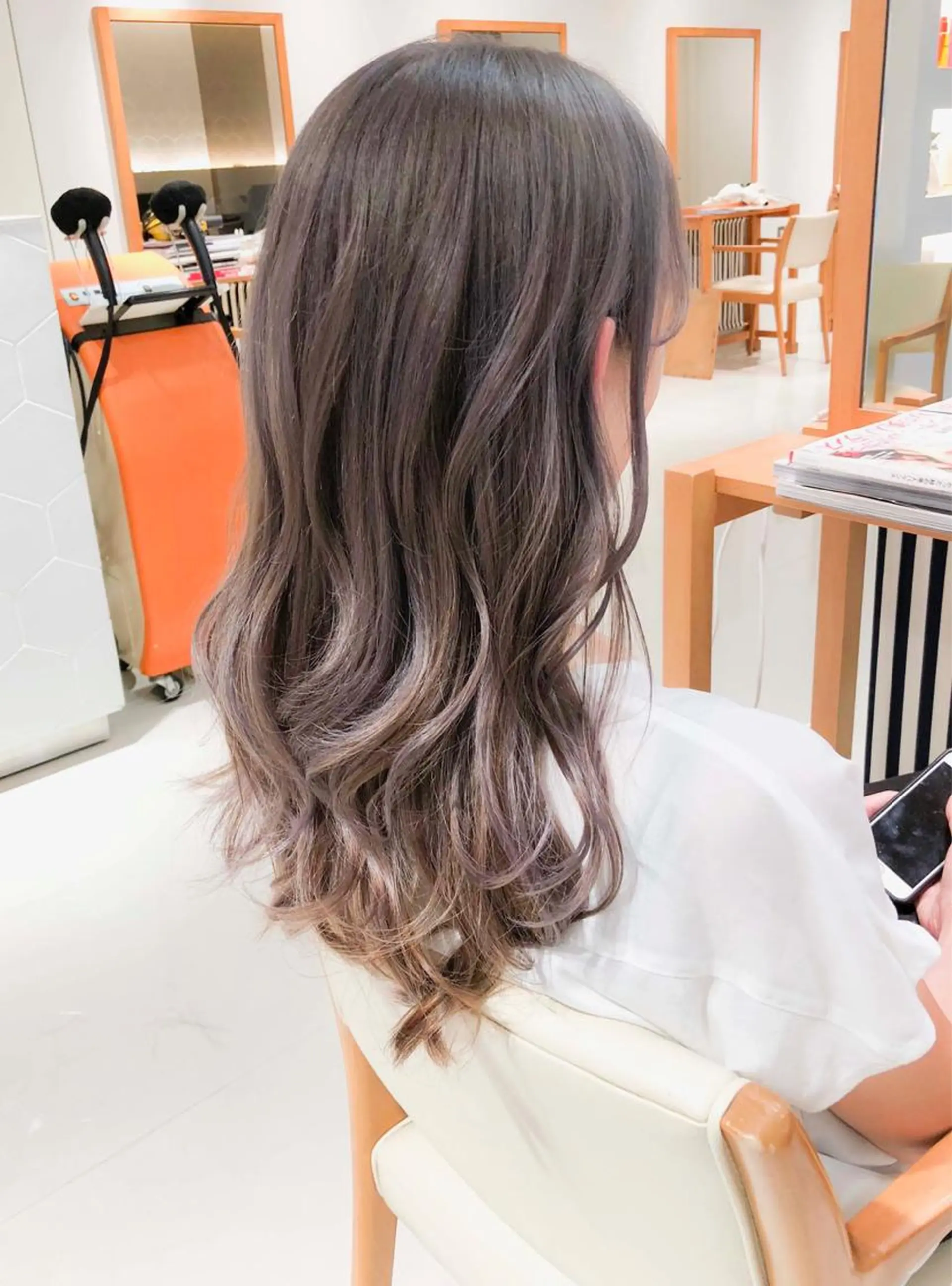 セミロング カラー ヘアアレンジ グレージュ ミルクティーグレージュ モテ髪透明感❤️ デイズヘアカラーのヘアスタイル