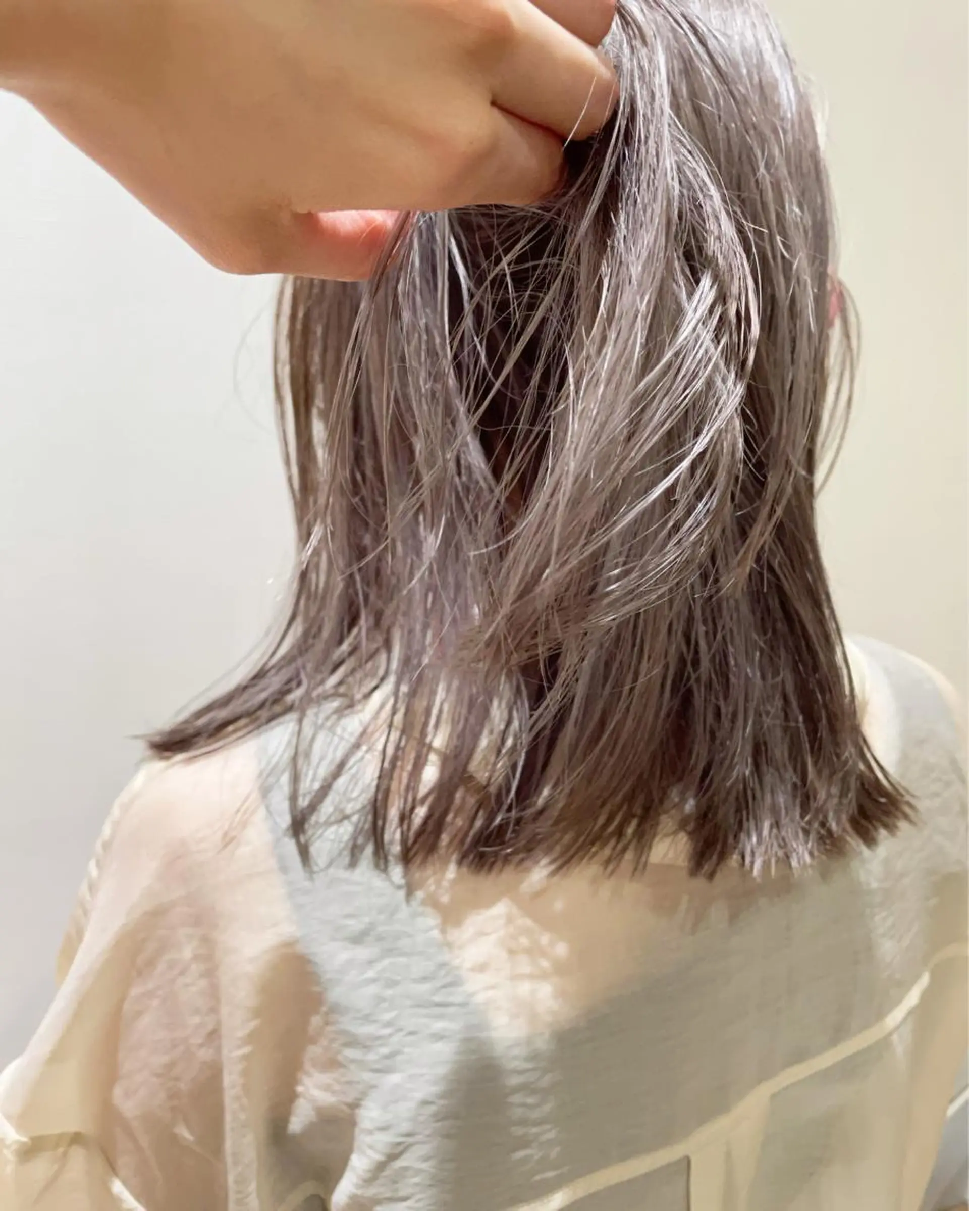 ミディアム カラー ベージュカラー ブリーチ ホワイトベージュ 美容室Violet所属・伊藤 ひかりのヘアスタイル