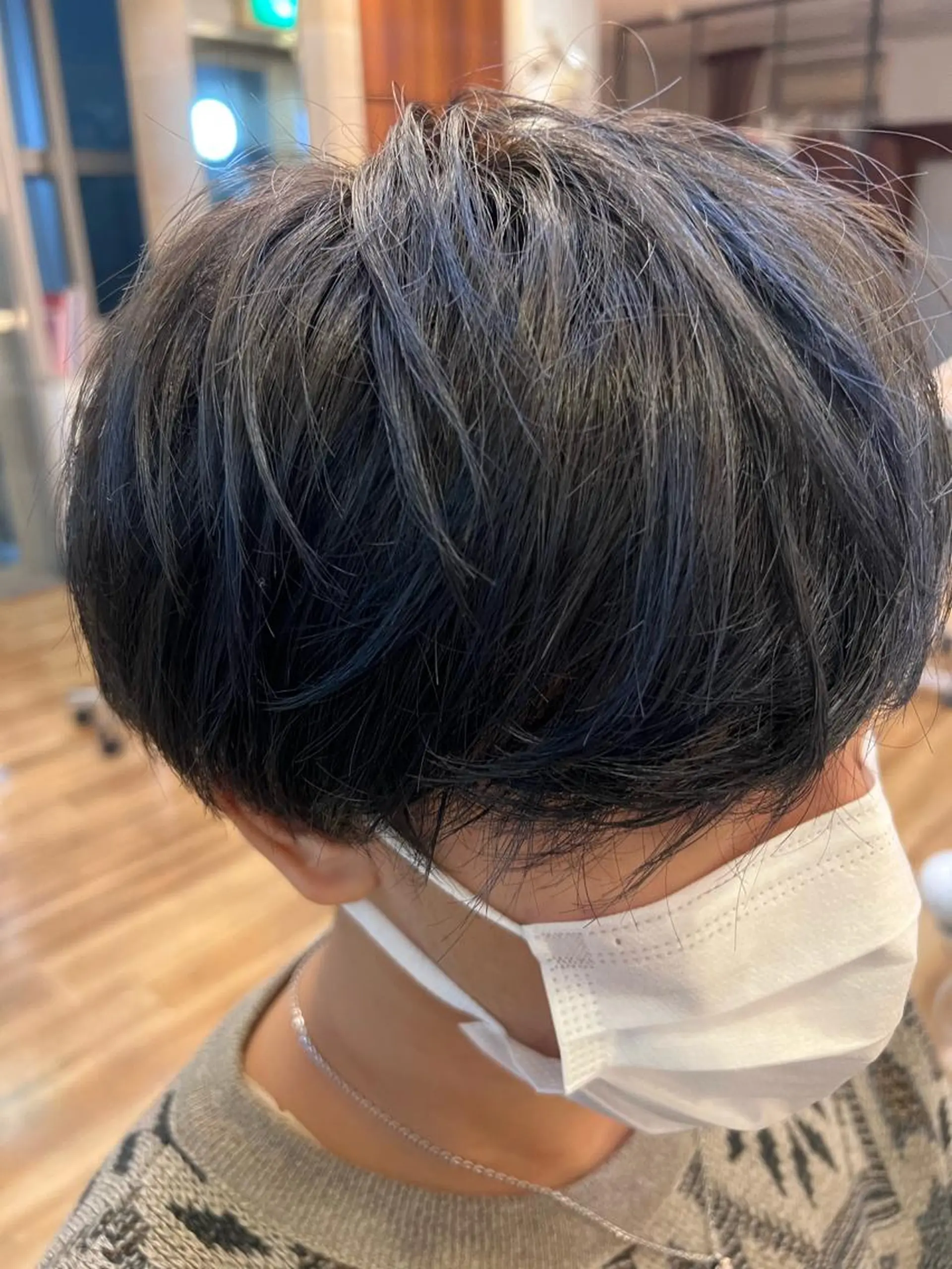 カラー メンズ メンズハイライト ブルーカラー グレージュ ハイライトカラー しみず さくら🌸のヘアスタイル