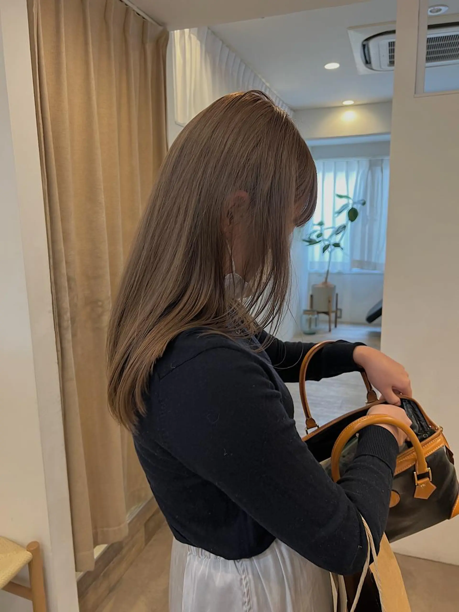 ロング カラー ベージュカラー グレージュ ハイトーンカラー ハイトーンベージュ ミルクティーベージュ ショート・ボブパーマ 指名No.1かけるのヘアスタイル