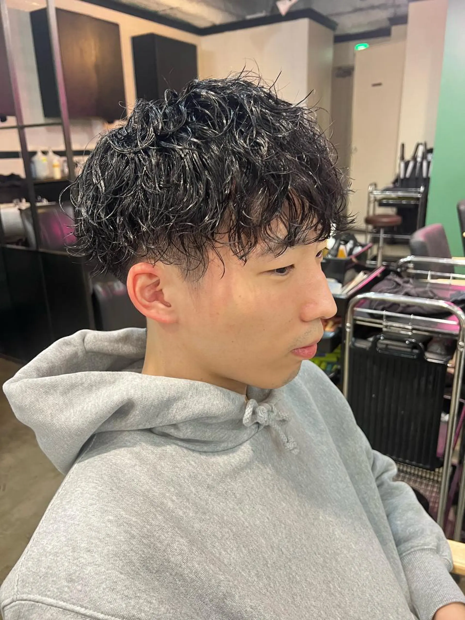 ショート メンズ メンズパーマ 🕊️レイヤーカット 透明感カラー GOのヘアスタイル