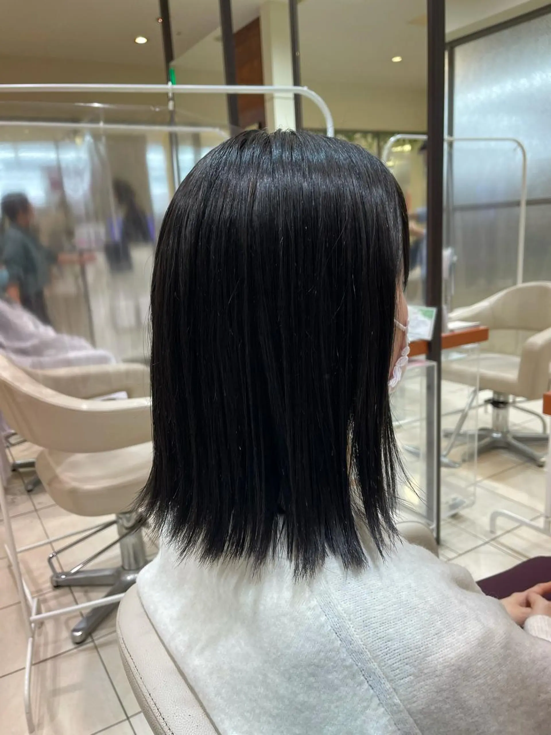 ミディアム カラー 黒髪 グレーブラック カネヒラ リョウスケのヘアスタイル